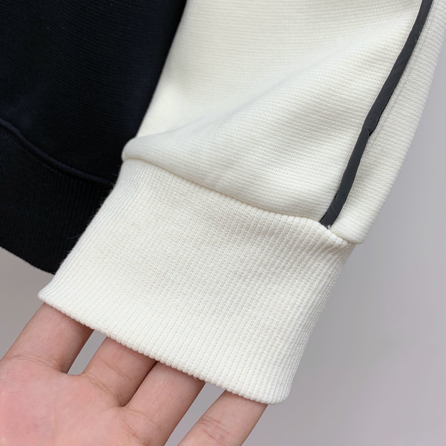 P巴黎世家25SS【新品】最新最顶级版本精美工艺圆领卫衣，最顶级的品质专柜原单套头衫，顶级制作工艺进口面