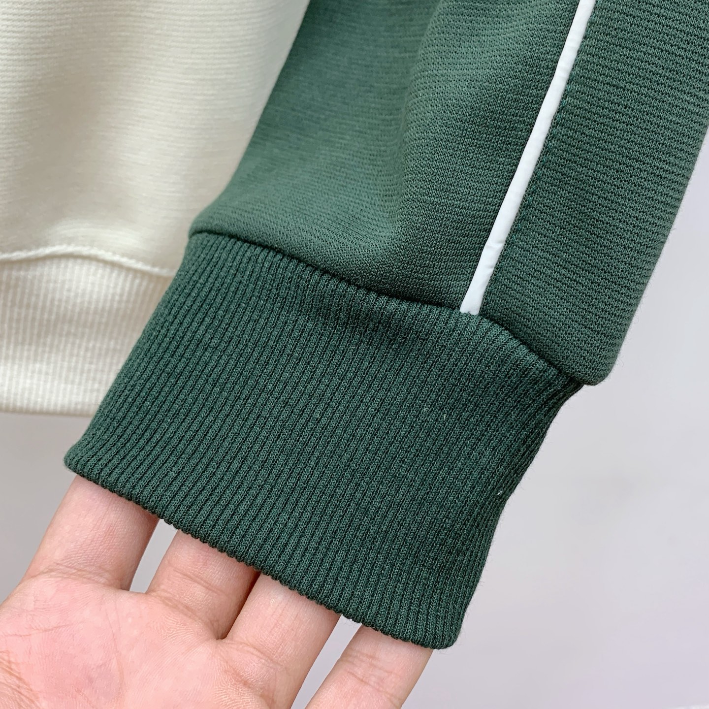 P巴黎世家25SS【新品】最新最顶级版本精美工艺圆领卫衣，最顶级的品质专柜原单套头衫，顶级制作工艺进口面
