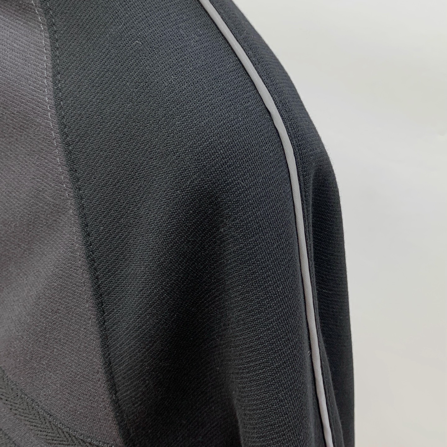 P巴黎世家25SS【新品】最新最顶级版本精美工艺圆领卫衣，最顶级的品质专柜原单套头衫，顶级制作工艺进口面