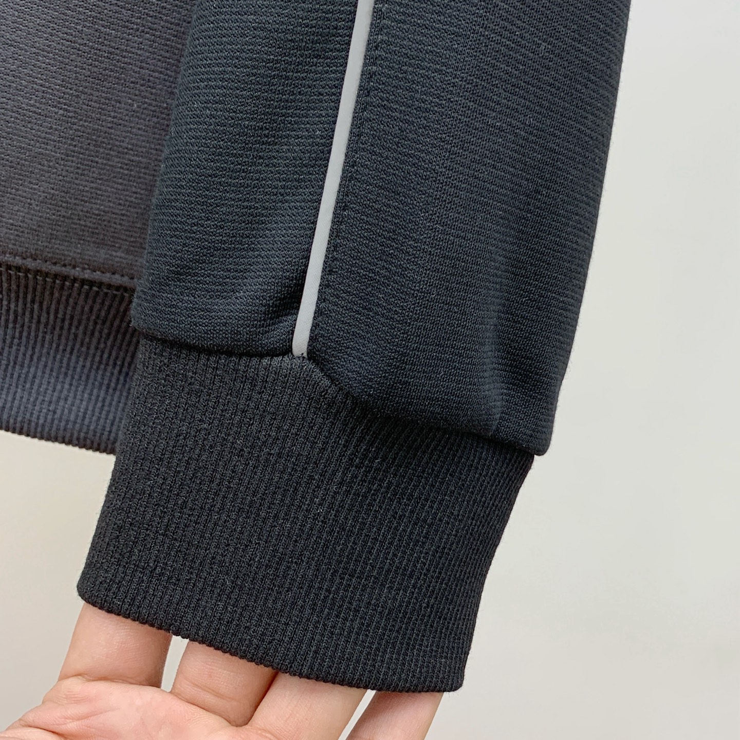 P巴黎世家25SS【新品】最新最顶级版本精美工艺圆领卫衣，最顶级的品质专柜原单套头衫，顶级制作工艺进口面