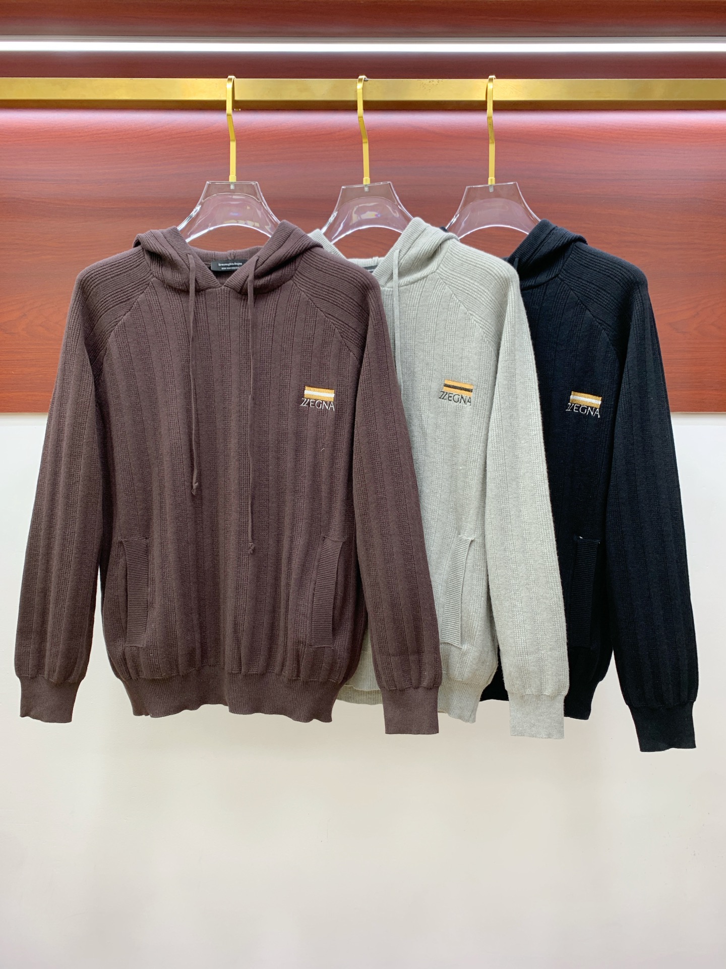 NO:532144,Zenia 25ss [New Product] Casual Knitted Hooded Sweater in Autumn and Winter!  The clothes feel soft and skin-friendly, visually exquisite, textured, noble, very simple and quality. The unique neutral tone instantly illuminates your overall look, the classic and fashion blend simple without losing style. Just be both business and casual, versatile and not picky!  M-3XL, zegna, sweaters, hats, alexander wang19860909杰尼亚25ss【新品】秋冬休闲针织连帽毛衣！衣服触感柔软亲肤,视觉上很精致、有质感、高贵,非常简单也很显品质.独特的中性色调,瞬间点亮你的整体造型,经典与时尚融合简约而不失格调.商务休闲俩即可,百搭不挑！M-3XL,,zegna,sweaters,hats,alexander wang,Men's clothing