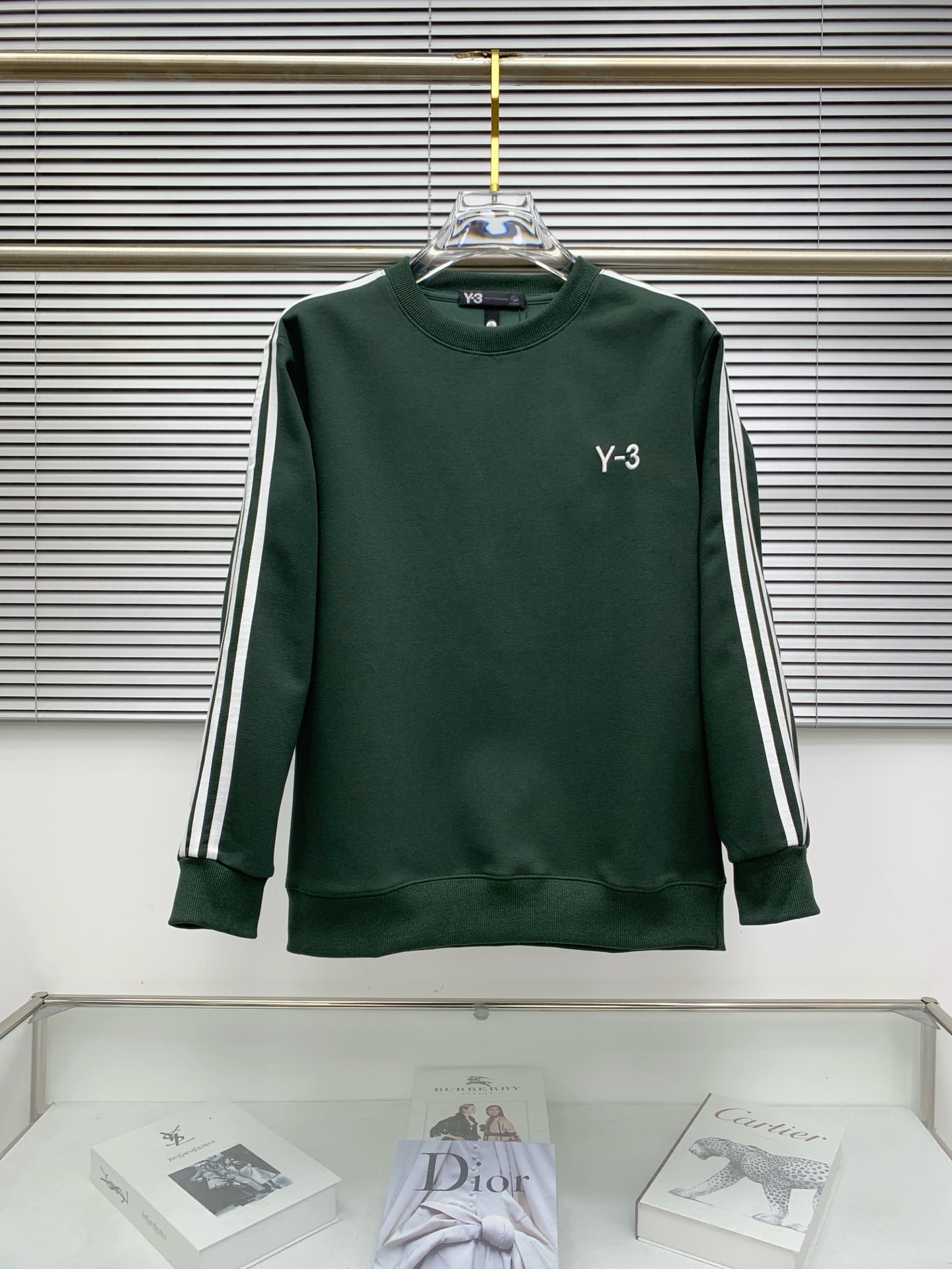 NO:524520,Y3 25SS [New Product] The latest and most top version of exquisite craft round neck sweatshirt, the top quality counter original single pullover, the top production process imported fabric, the counter quality heavy industry embroidery design, using imported high-end customized fabric, and the imported silk thread feels first-class!  The same style as men and women are on sale on the official website!  Complete three standards, code number M-3XL, hoodie, sweatshirts, alexander wang19860909Y3 25SS【新品】最新最顶级版本精美工艺圆领卫衣,最顶级的品质专柜原单套头衫,顶级制作工艺进口面料,专柜品质重工刺绣设计,采用进口高端订制面料,进口丝线手感一流！男女同款官网在售！三标齐全 码数M-3XL,,hoodie,sweatshirts,alexander wang,Men's clothing