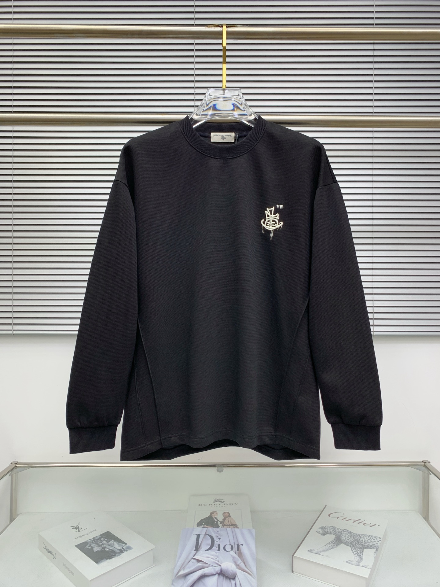 NO:524527,Queen Mother Citizen 25SS [New Product] The latest and most top version of exquisite craft round neck sweatshirt, the top quality counter original single pullover, the top production process imported fabric, the counter quality heavy industry embroidery design, using imported high-end customized fabric, and the imported silk thread feels first-class!  The same style as men and women are on sale on the official website!  Complete three standards, code number M-3XL, hoodie, sweatshirts, alexander wang19860909西太后25SS【新品】最新最顶级版本精美工艺圆领卫衣,最顶级的品质专柜原单套头衫,顶级制作工艺进口面料,专柜品质重工刺绣设计,采用进口高端订制面料,进口丝线手感一流！男女同款官网在售！三标齐全 码数M-3XL,,hoodie,sweatshirts,alexander wang,Men's clothing