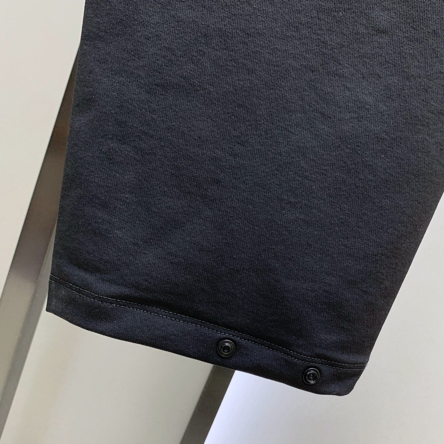 P普拉达秋冬25ss【新品】休闲裤金典再次出现，原单订制高品质时尚休闲裤。超级百搭款。独家定制面料，挺阔