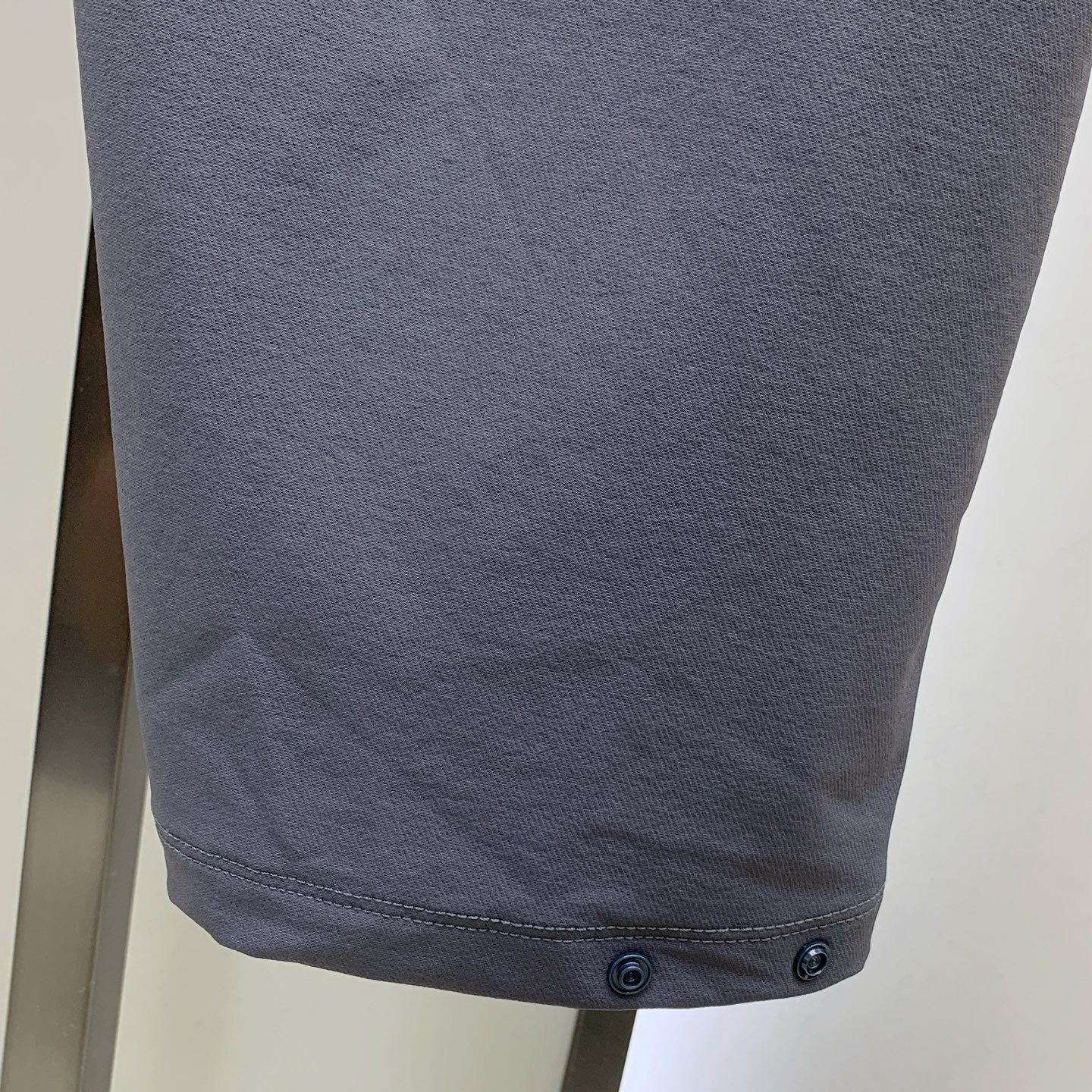 P普拉达秋冬25ss【新品】休闲裤金典再次出现，原单订制高品质时尚休闲裤。超级百搭款。独家定制面料，挺阔