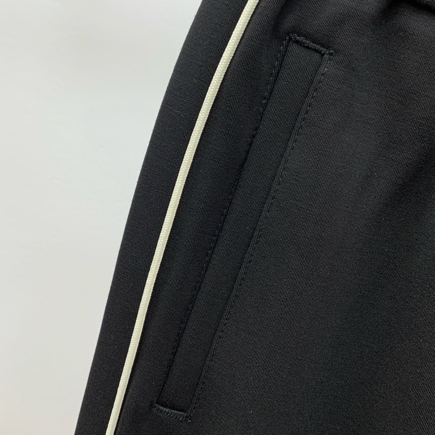 蒙口 💥独家专供新款休闲裤 高端版本！专柜定制面料 舒适度高，细节无可挑剔，品牌元素设计理念，体现高品质