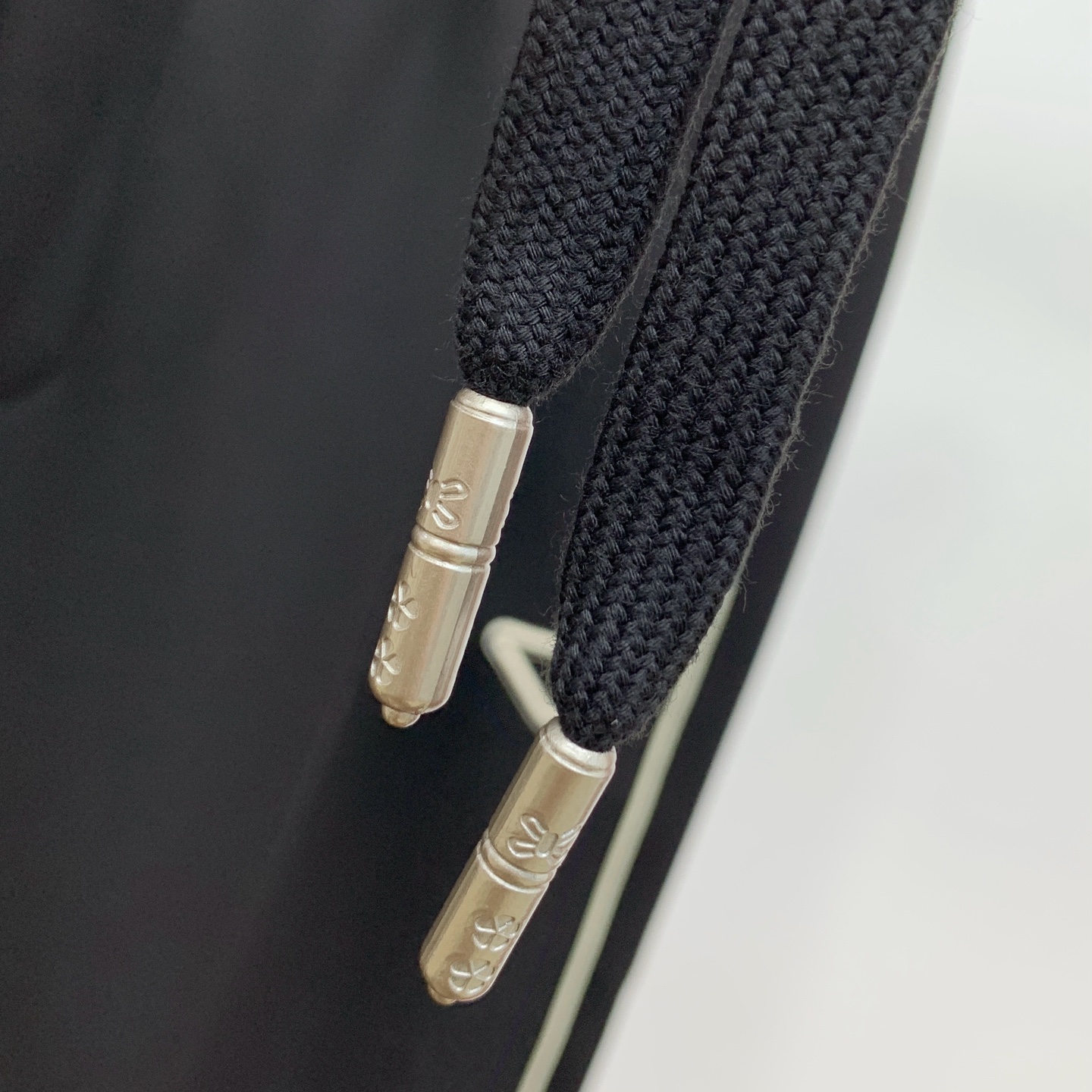 普拉达💥独家专供新款休闲裤 高端版本！专柜定制面料 舒适度高，细节无可挑剔，品牌元素设计理念，体现高品质