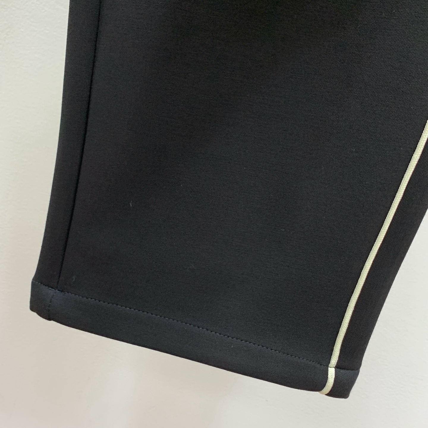 普拉达💥独家专供新款休闲裤 高端版本！专柜定制面料 舒适度高，细节无可挑剔，品牌元素设计理念，体现高品质