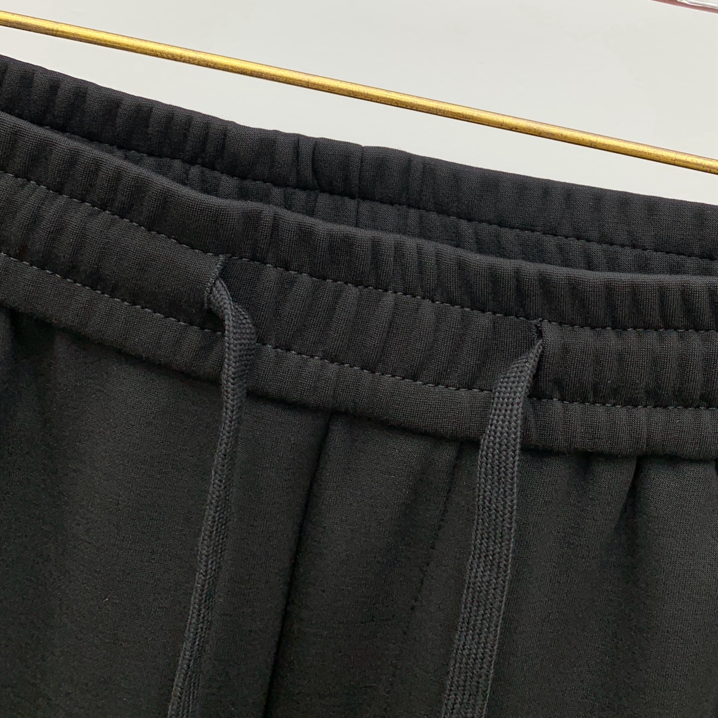 普拉达💥独家专供新款休闲裤 高端版本！专柜定制面料 舒适度高，细节无可挑剔，品牌元素设计理念，体现高品质