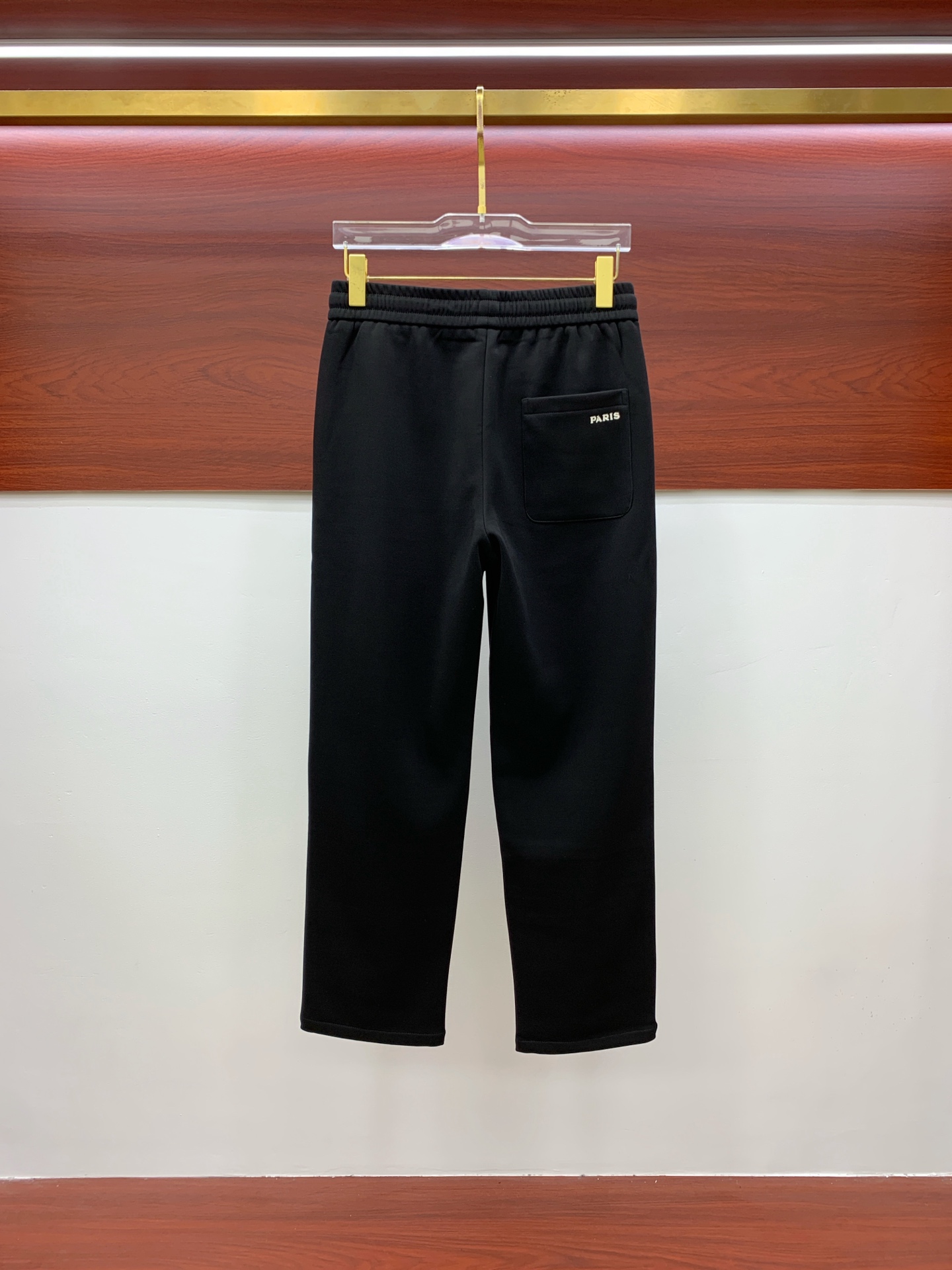 普拉达💥独家专供新款休闲裤 高端版本！专柜定制面料 舒适度高，细节无可挑剔，品牌元素设计理念，体现高品质