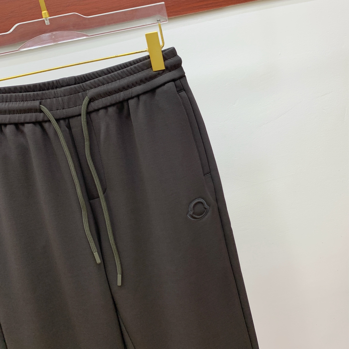 蒙口💥独家专供新款休闲裤 高端版本！专柜定制面料 舒适度高，细节无可挑剔，品牌元素设计理念，体现高品质。