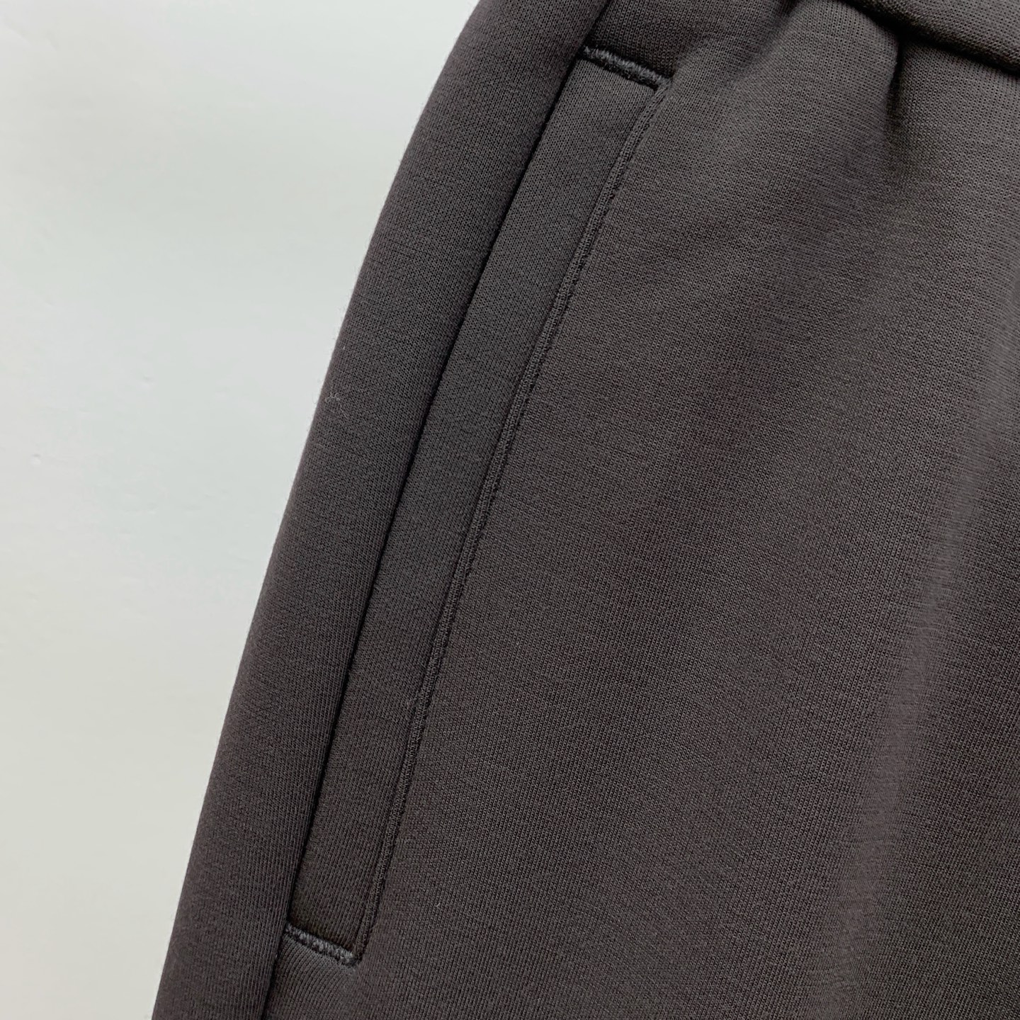 蒙口💥独家专供新款休闲裤 高端版本！专柜定制面料 舒适度高，细节无可挑剔，品牌元素设计理念，体现高品质。