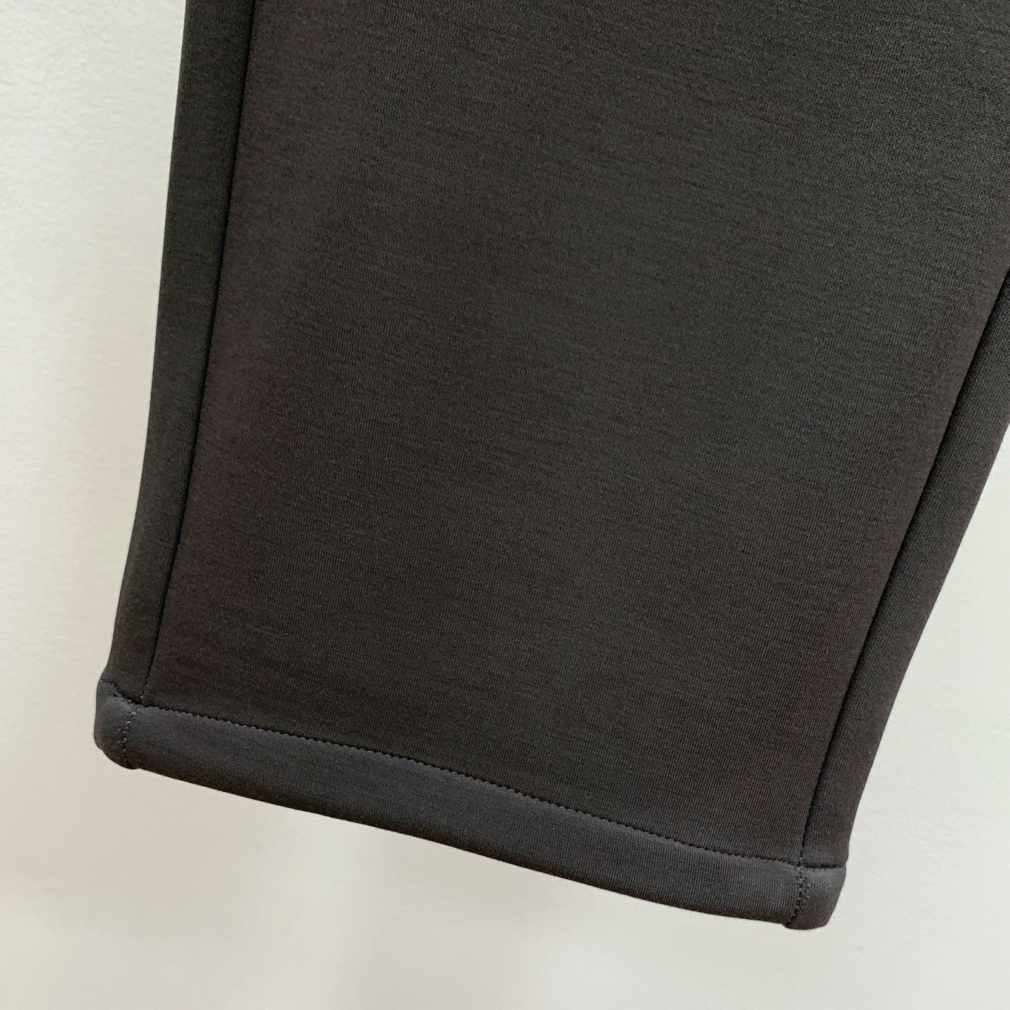 蒙口💥独家专供新款休闲裤 高端版本！专柜定制面料 舒适度高，细节无可挑剔，品牌元素设计理念，体现高品质。