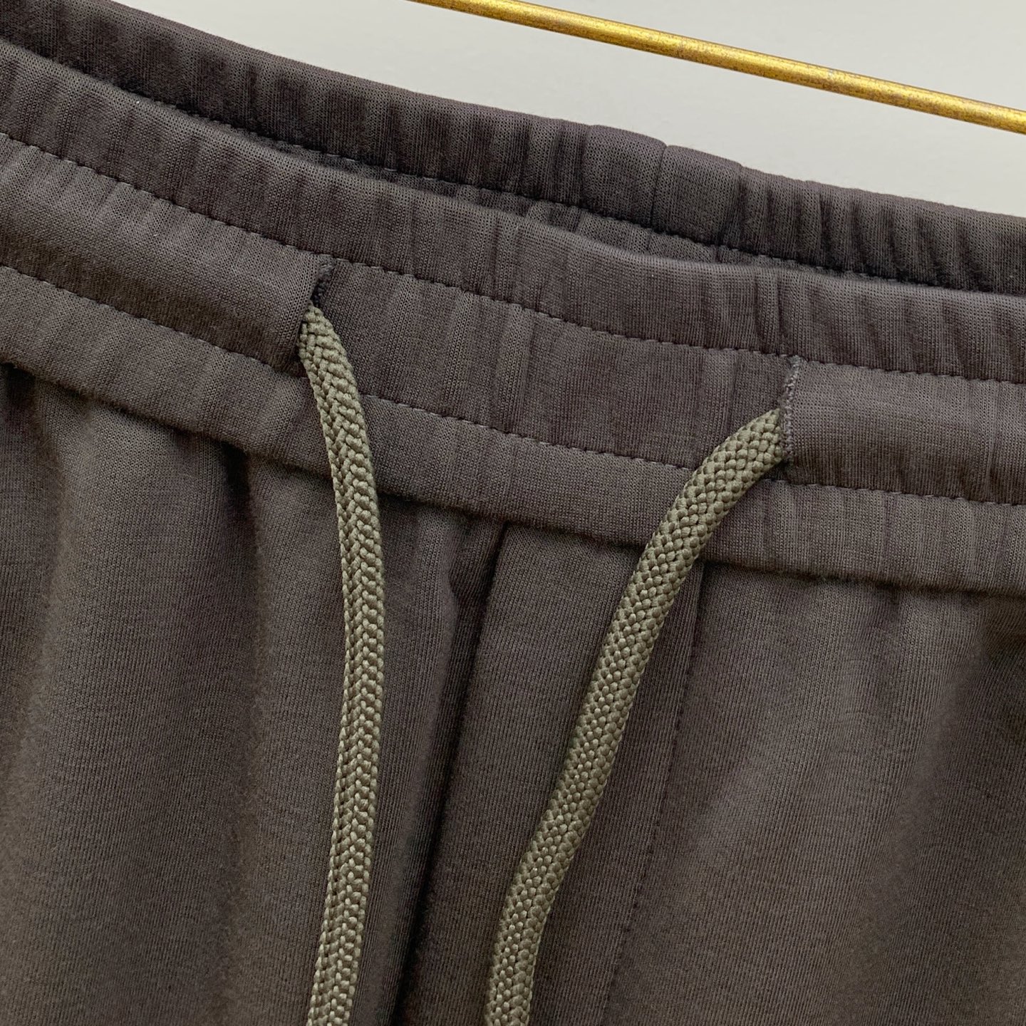 蒙口💥独家专供新款休闲裤 高端版本！专柜定制面料 舒适度高，细节无可挑剔，品牌元素设计理念，体现高品质。