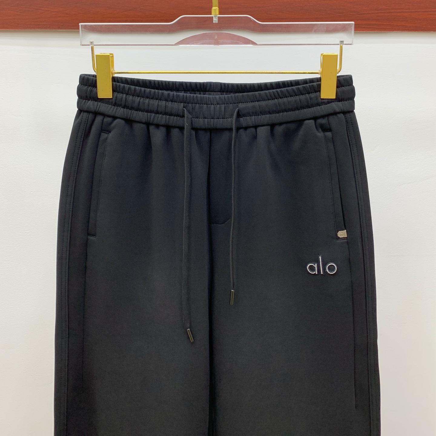 alo💥独家专供新款休闲裤 高端版本！专柜定制面料 舒适度高，细节无可挑剔，品牌元素设计理念，体现高品质