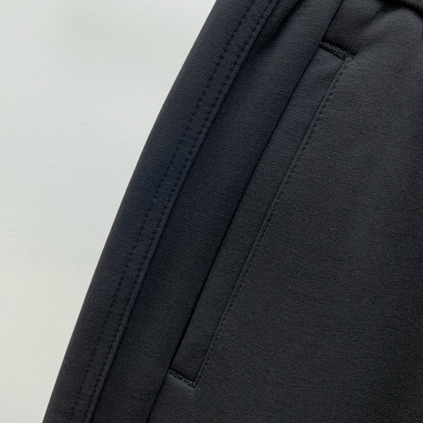 alo💥独家专供新款休闲裤 高端版本！专柜定制面料 舒适度高，细节无可挑剔，品牌元素设计理念，体现高品质