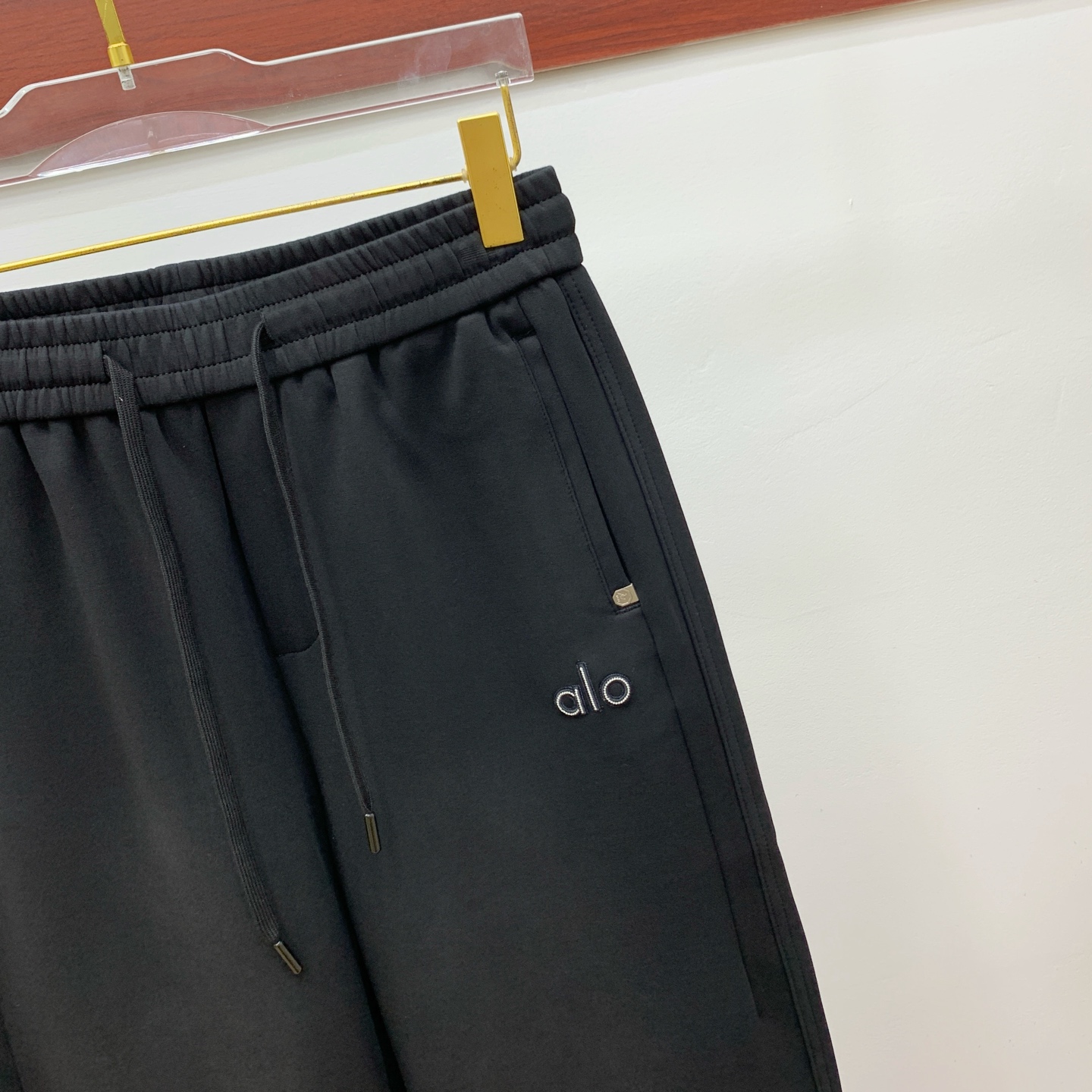 alo💥独家专供新款休闲裤 高端版本！专柜定制面料 舒适度高，细节无可挑剔，品牌元素设计理念，体现高品质