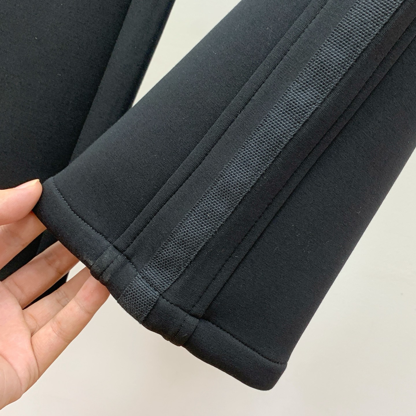 alo 💥独家专供新款休闲裤 高端版本！专柜定制面料 舒适度高，细节无可挑剔，品牌元素设计理念，体现高品