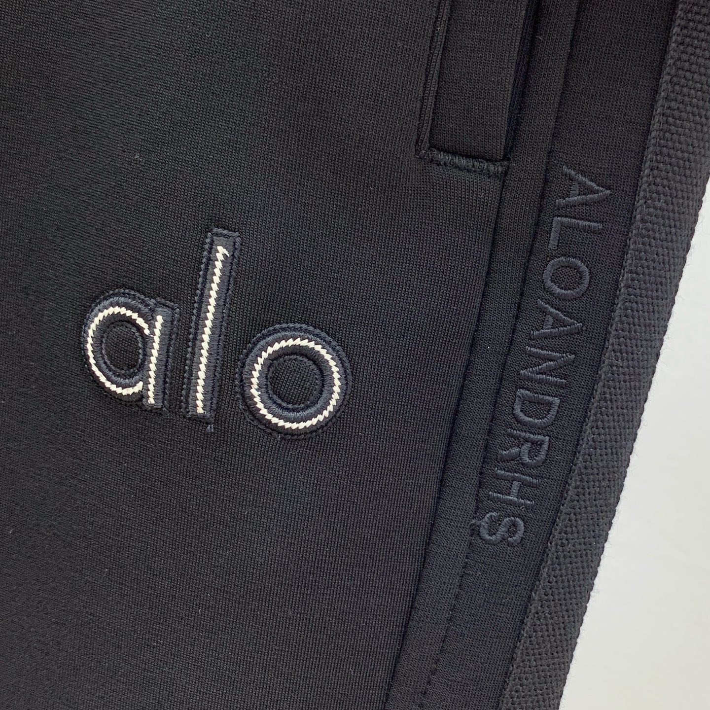 alo 💥独家专供新款休闲裤 高端版本！专柜定制面料 舒适度高，细节无可挑剔，品牌元素设计理念，体现高品