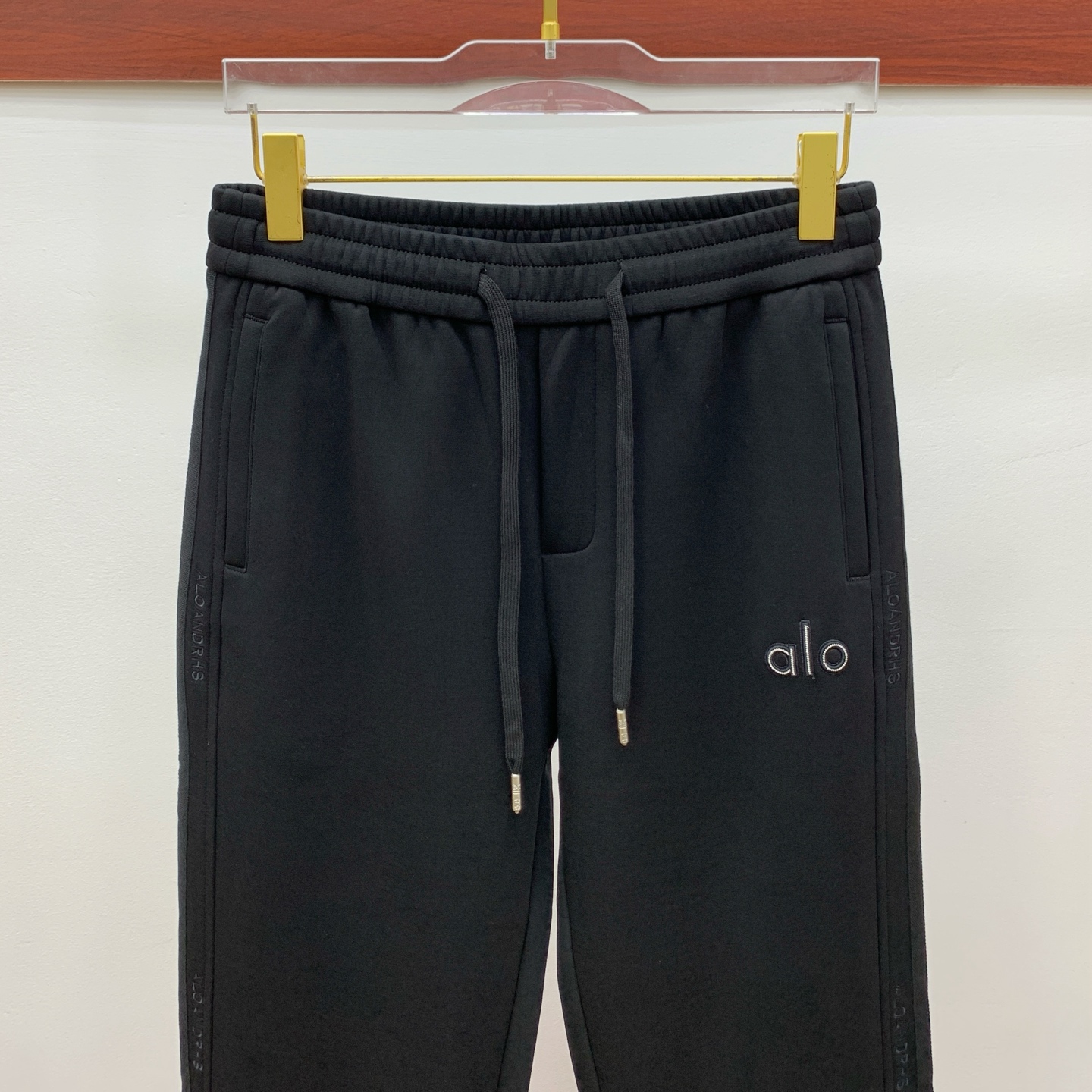 alo 💥独家专供新款休闲裤 高端版本！专柜定制面料 舒适度高，细节无可挑剔，品牌元素设计理念，体现高品