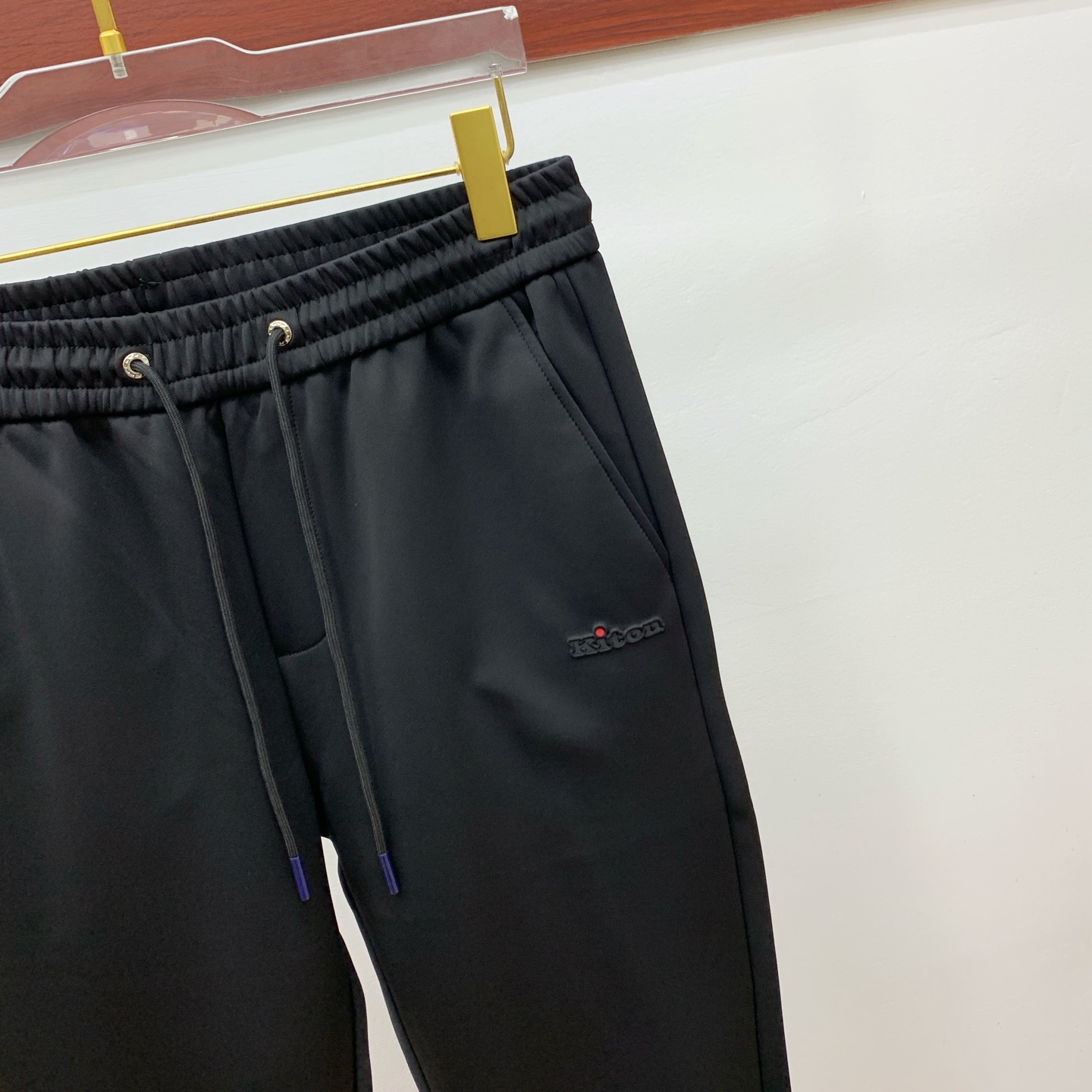 kiton 💥独家专供新款休闲裤 高端版本！专柜定制面料 舒适度高，细节无可挑剔，品牌元素设计理念，体现