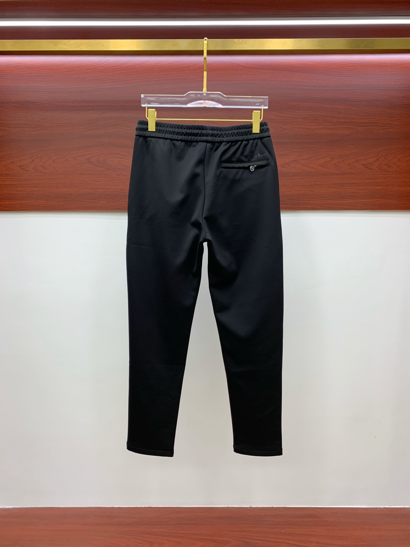 kiton 💥独家专供新款休闲裤 高端版本！专柜定制面料 舒适度高，细节无可挑剔，品牌元素设计理念，体现