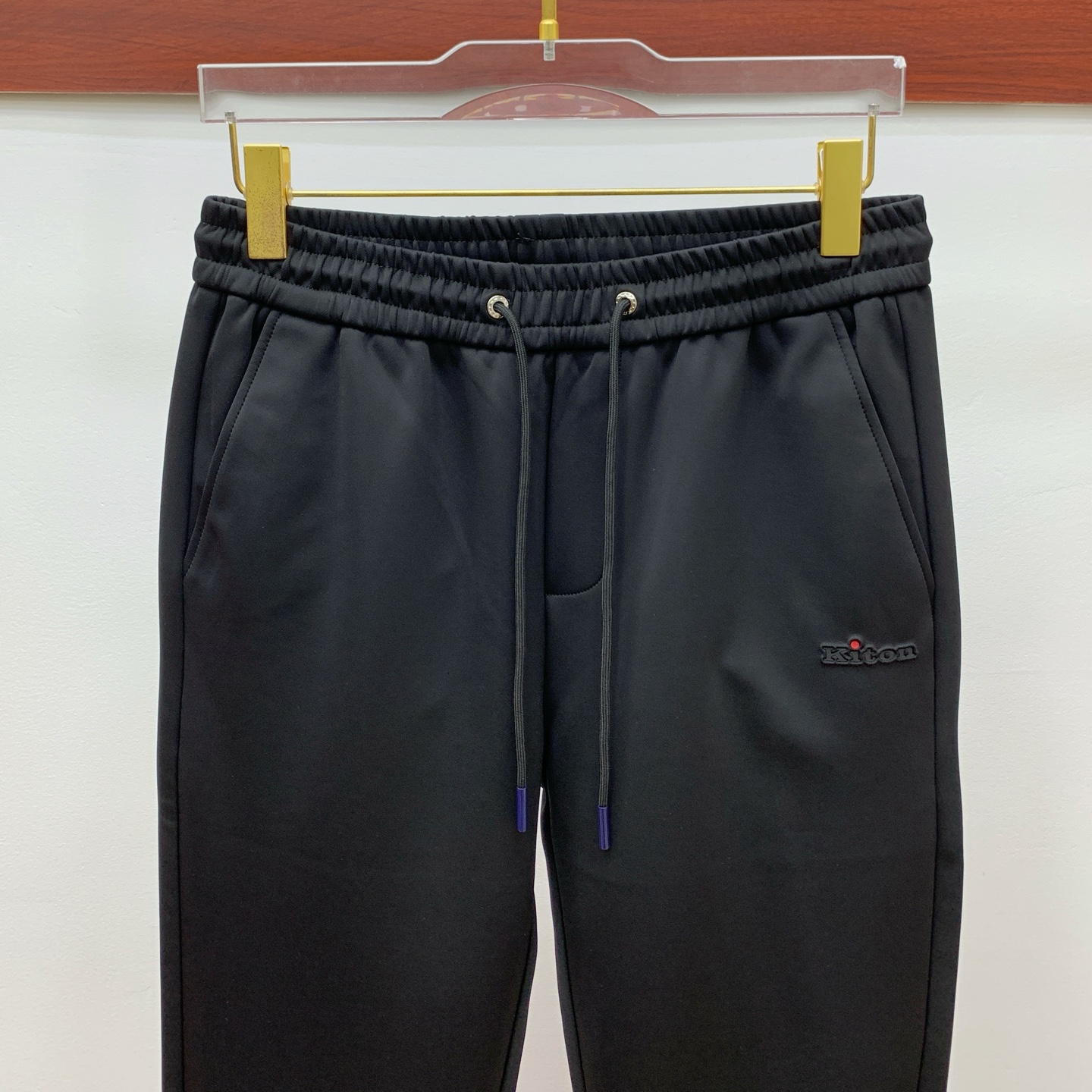 kiton 💥独家专供新款休闲裤 高端版本！专柜定制面料 舒适度高，细节无可挑剔，品牌元素设计理念，体现