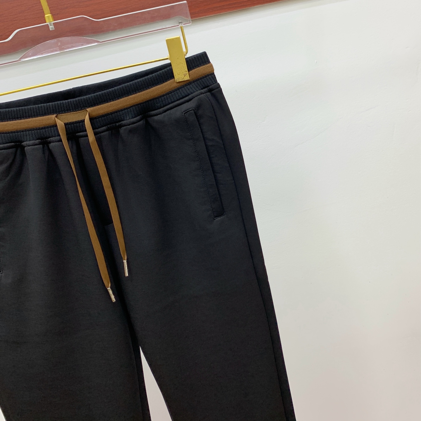 lP🆕 💥独家专供新款休闲裤 高端版本！专柜定制面料 舒适度高，细节无可挑剔，品牌元素设计理念，体现高品