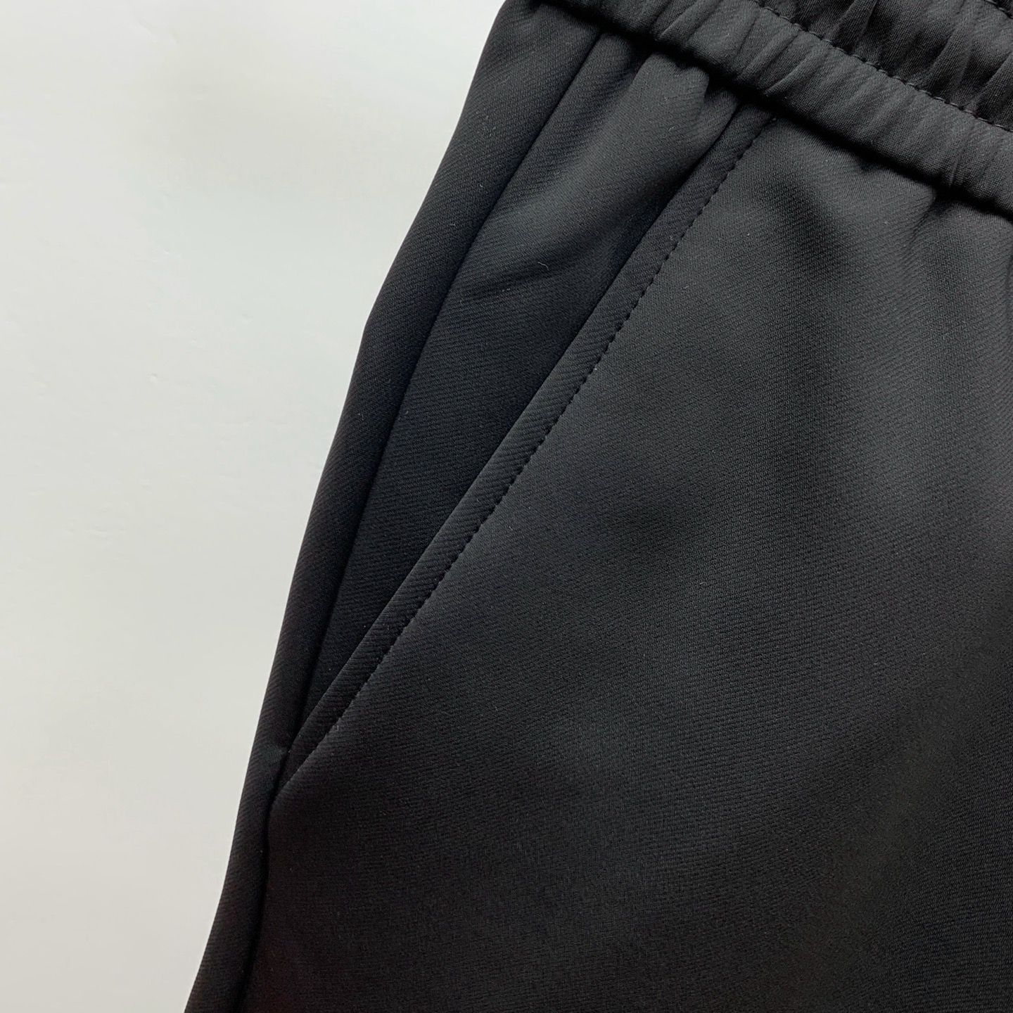 阿玛尼💥独家专供新款休闲裤 高端版本！专柜定制面料 舒适度高，细节无可挑剔，品牌元素设计理念，体现高品质