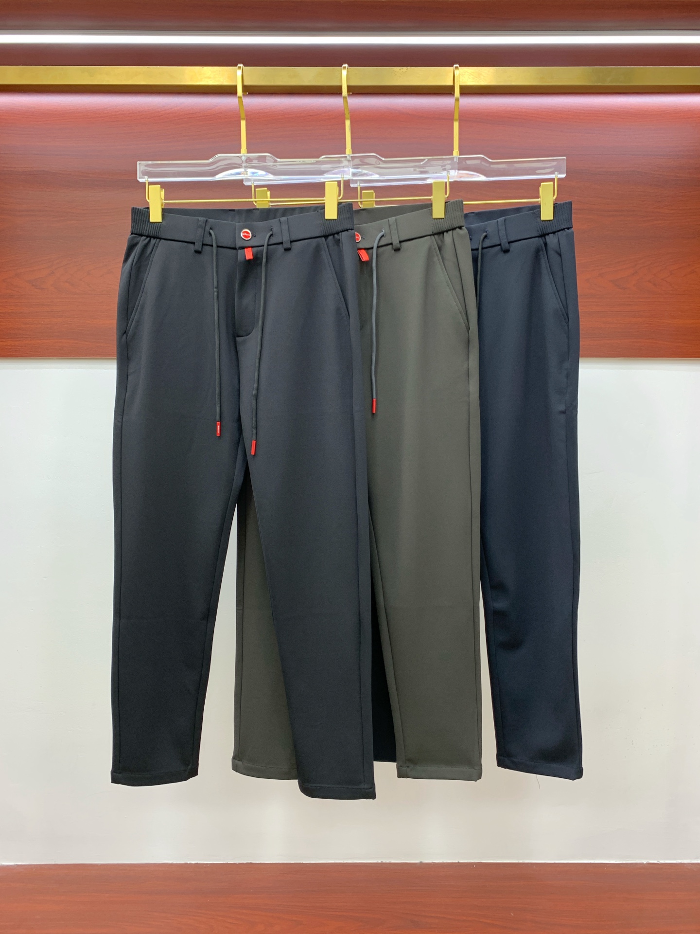 kiton 💥独家专供新款休闲裤 高端版本！专柜定制面料 舒适度高，细节无可挑剔，品牌元素设计理念，体现