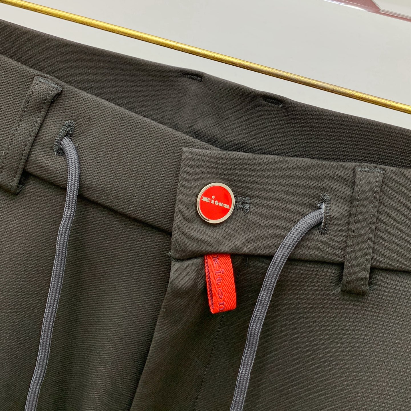 kiton 💥独家专供新款休闲裤 高端版本！专柜定制面料 舒适度高，细节无可挑剔，品牌元素设计理念，体现