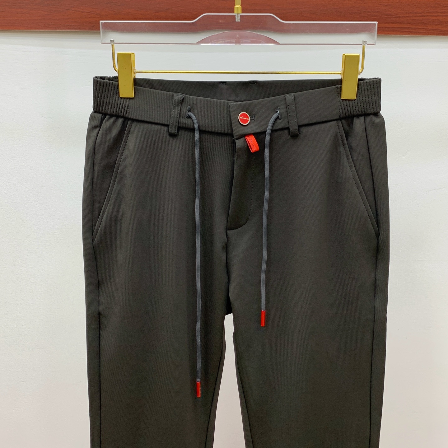 kiton 💥独家专供新款休闲裤 高端版本！专柜定制面料 舒适度高，细节无可挑剔，品牌元素设计理念，体现