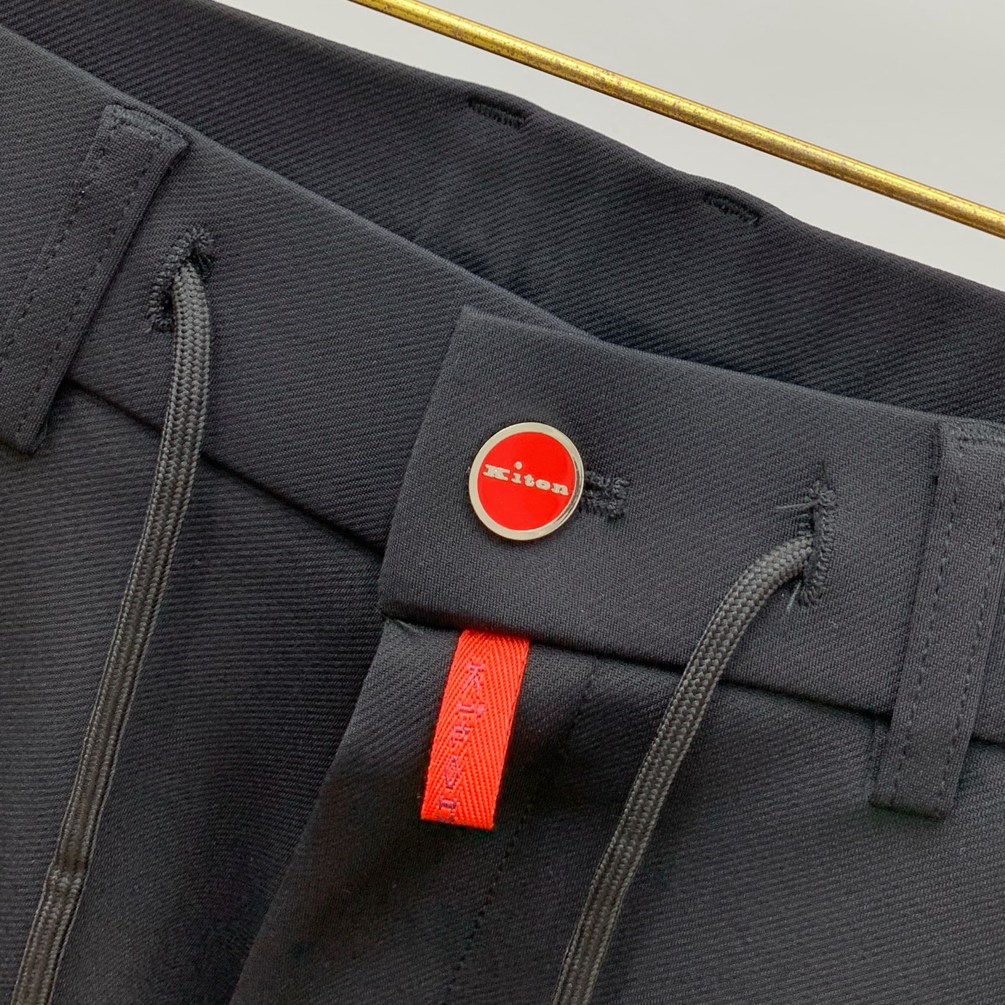 kiton 💥独家专供新款休闲裤 高端版本！专柜定制面料 舒适度高，细节无可挑剔，品牌元素设计理念，体现