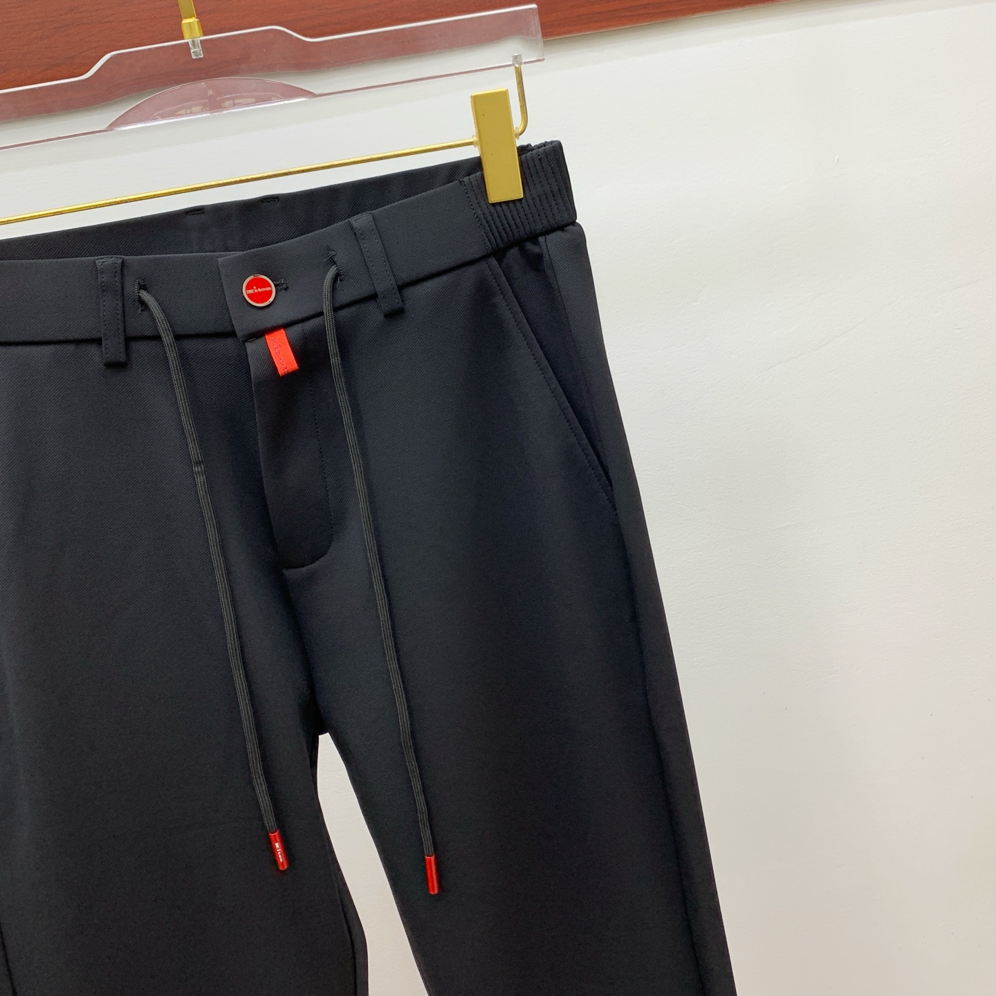 kiton 💥独家专供新款休闲裤 高端版本！专柜定制面料 舒适度高，细节无可挑剔，品牌元素设计理念，体现