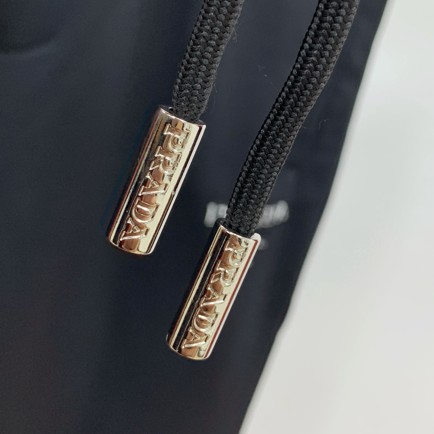 普拉达 💥独家专供新款休闲裤 高端版本！专柜定制面料 舒适度高，细节无可挑剔，品牌元素设计理念，体现高品