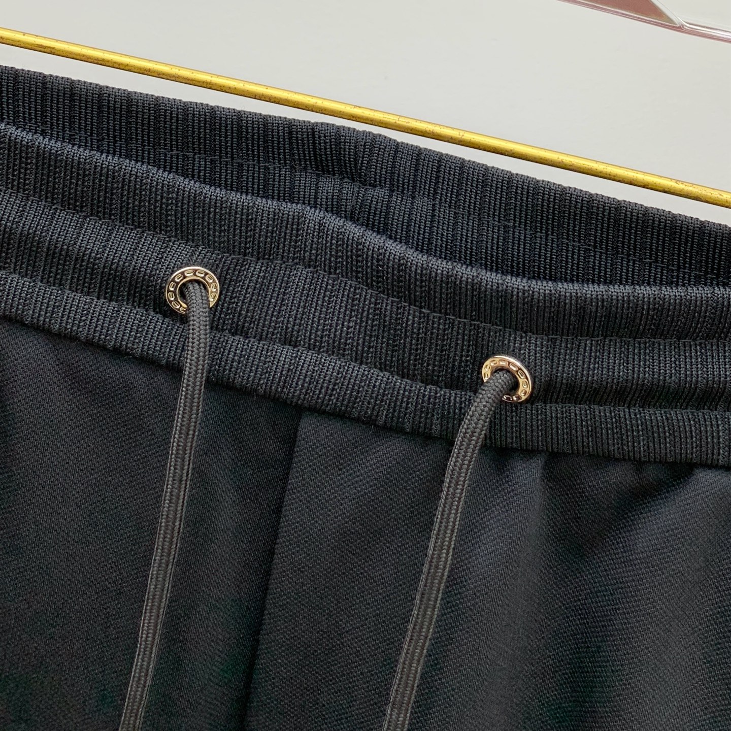 普拉达 💥独家专供新款休闲裤 高端版本！专柜定制面料 舒适度高，细节无可挑剔，品牌元素设计理念，体现高品