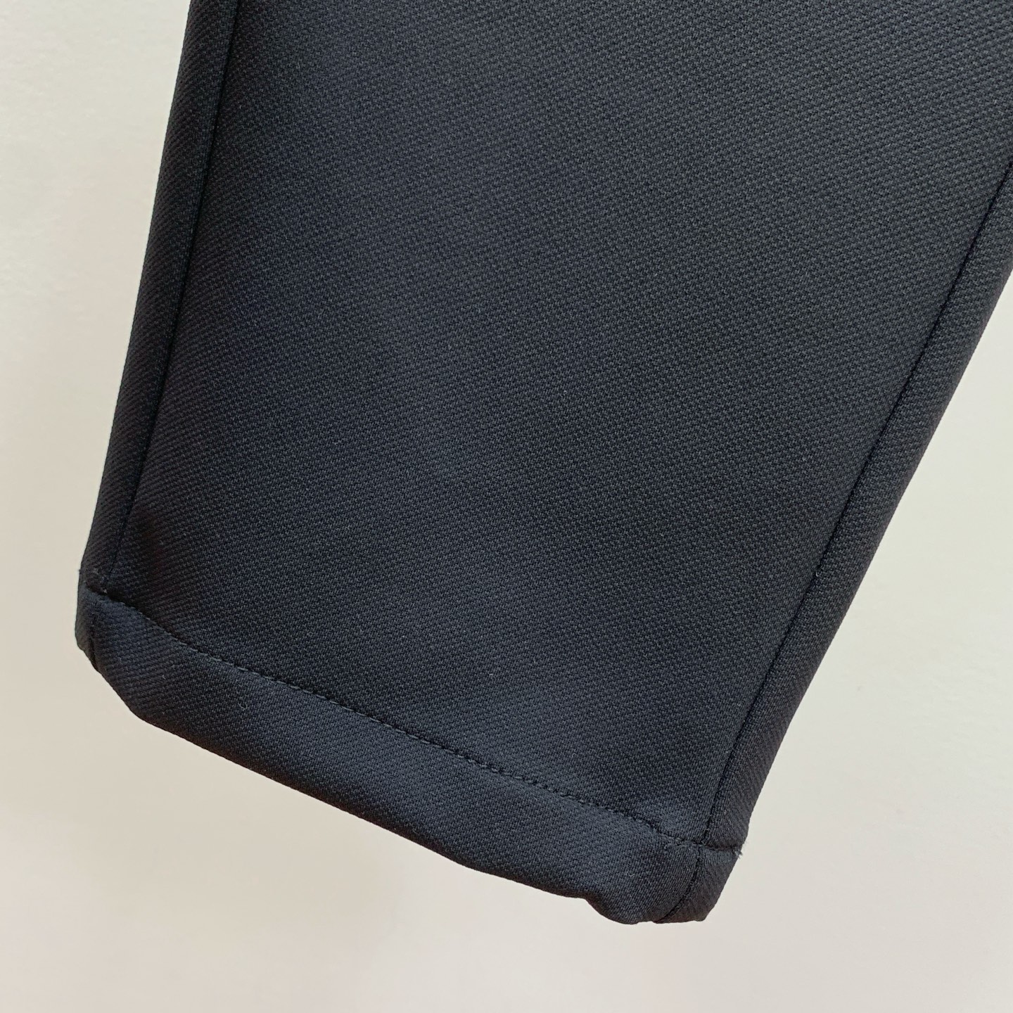 普拉达 💥独家专供新款休闲裤 高端版本！专柜定制面料 舒适度高，细节无可挑剔，品牌元素设计理念，体现高品