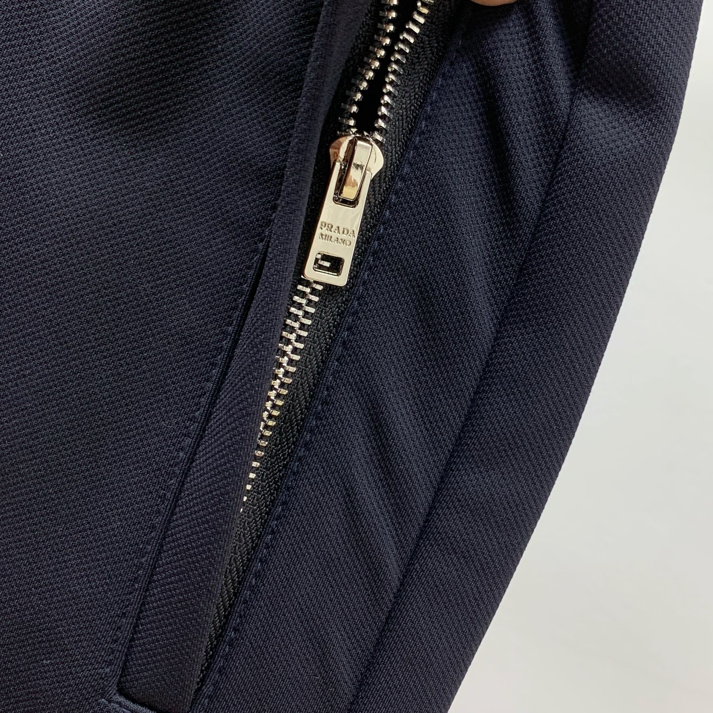 普拉达 💥独家专供新款休闲裤 高端版本！专柜定制面料 舒适度高，细节无可挑剔，品牌元素设计理念，体现高品