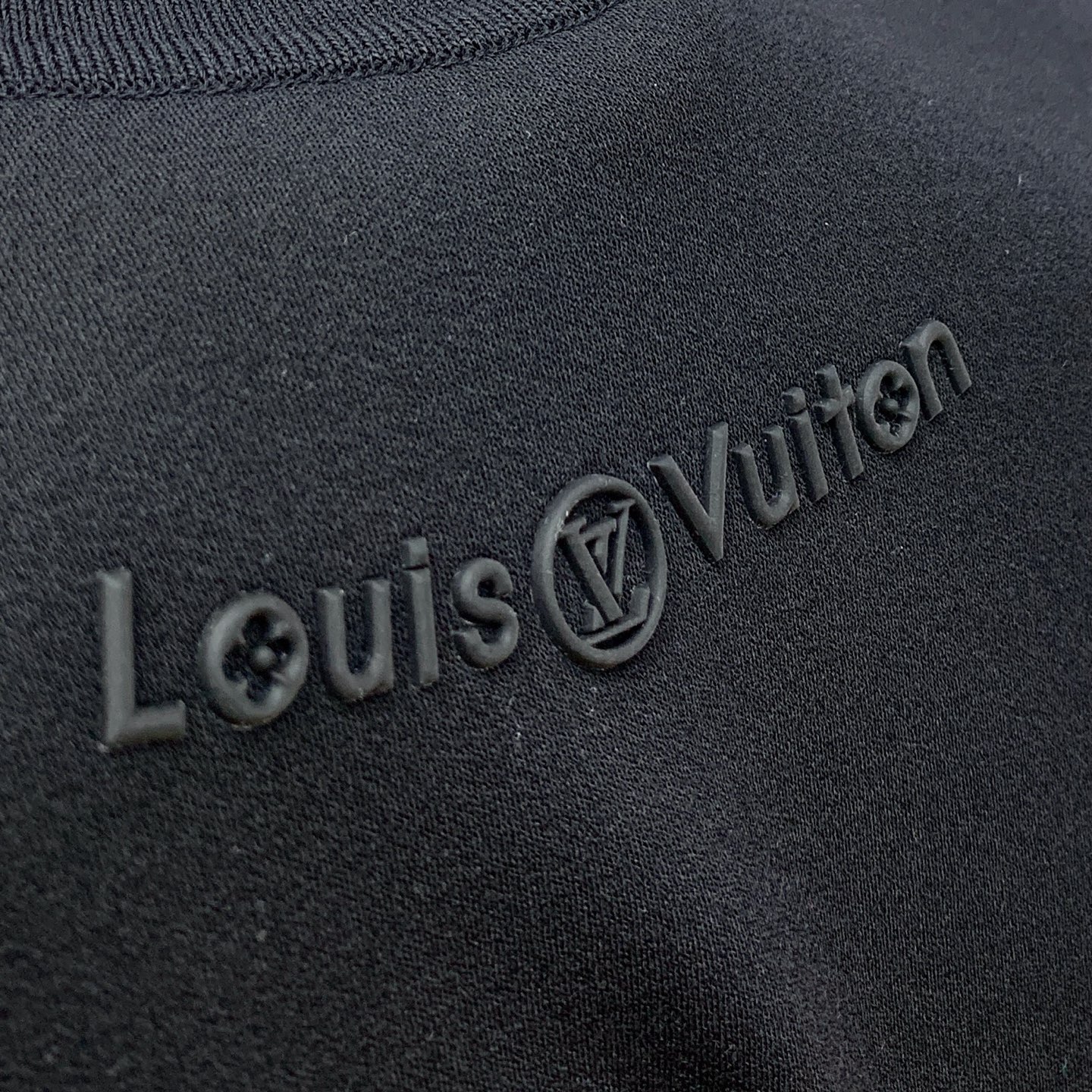 lv 短袖毛衣 2025秋冬最新系列，专柜1:1顶级复刻，全品相！加厚款，潮人必备单品！懂货的老铁赶紧下