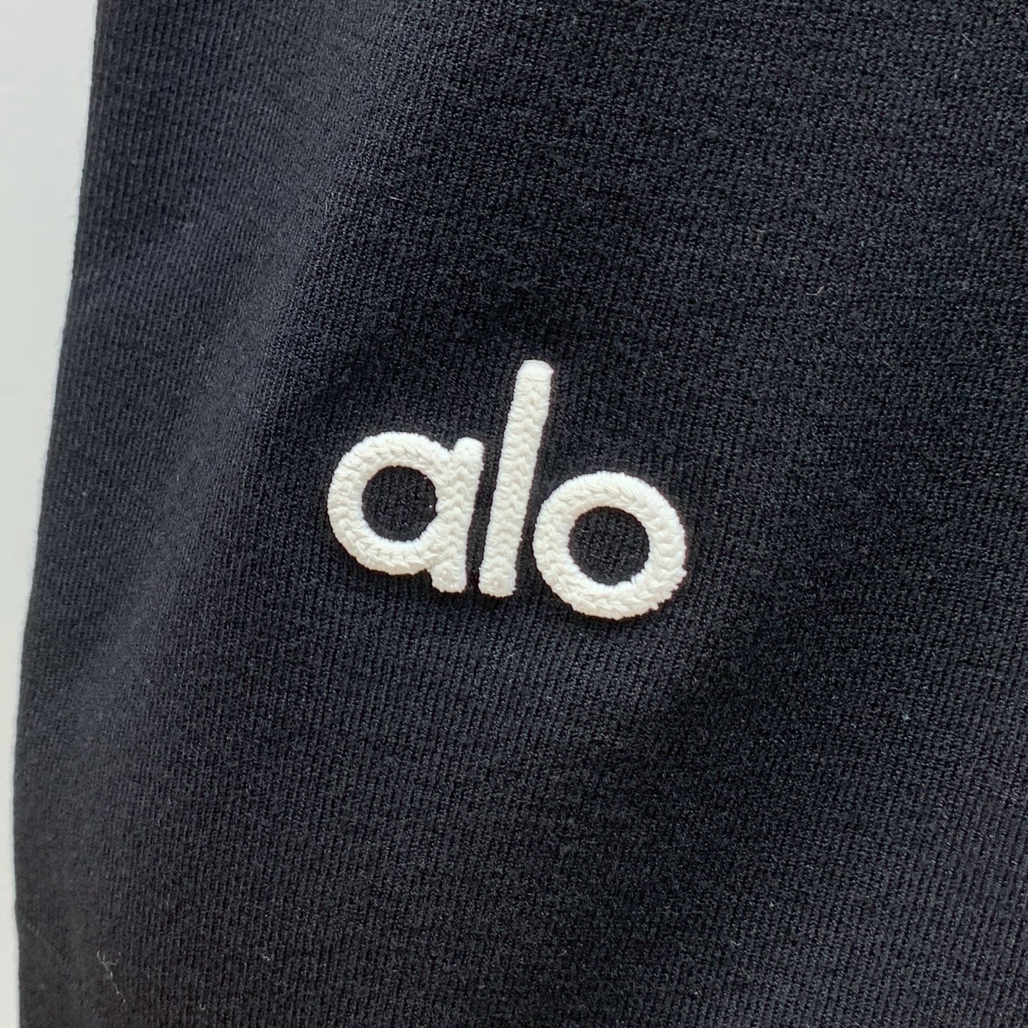 alo 短袖毛衣 2025秋冬最新系列，专柜1:1顶级复刻，全品相！加厚款，潮人必备单品！懂货的老铁赶紧