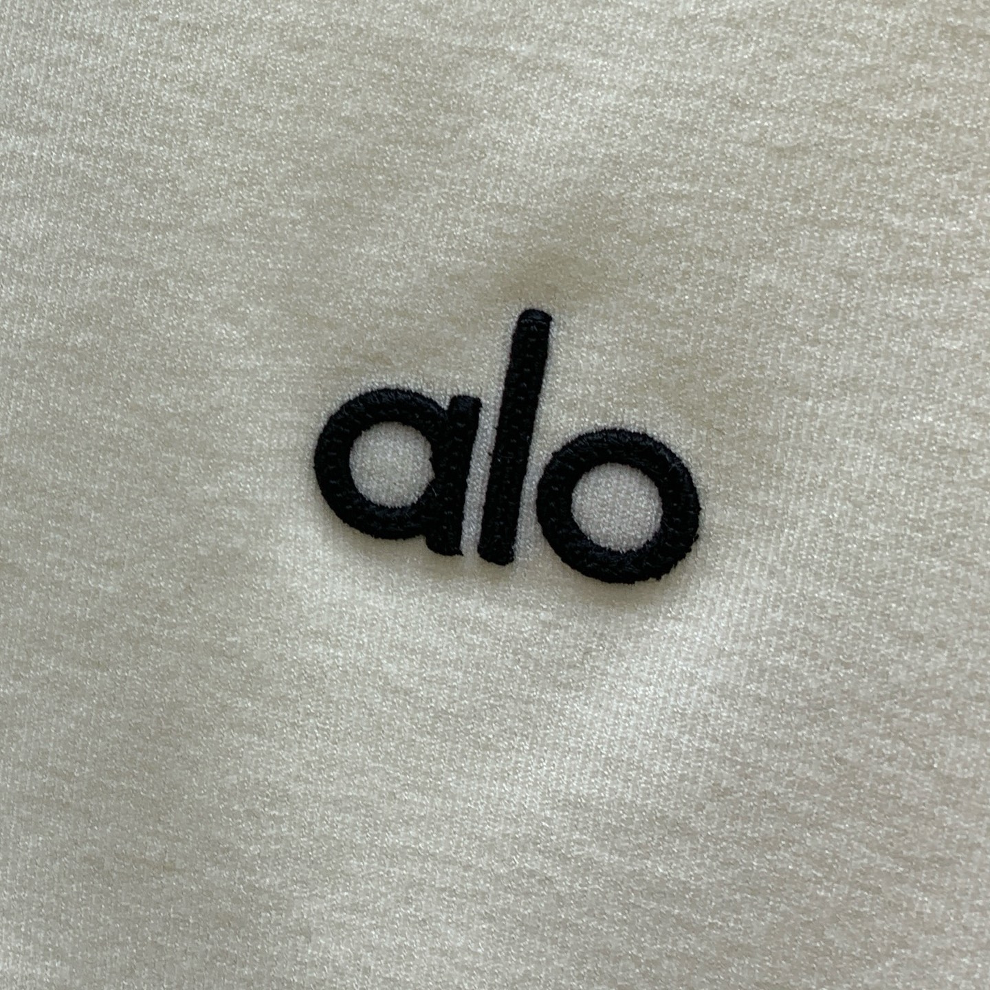 alo 短袖毛衣 2025秋冬最新系列，专柜1:1顶级复刻，全品相！加厚款，潮人必备单品！懂货的老铁赶紧
