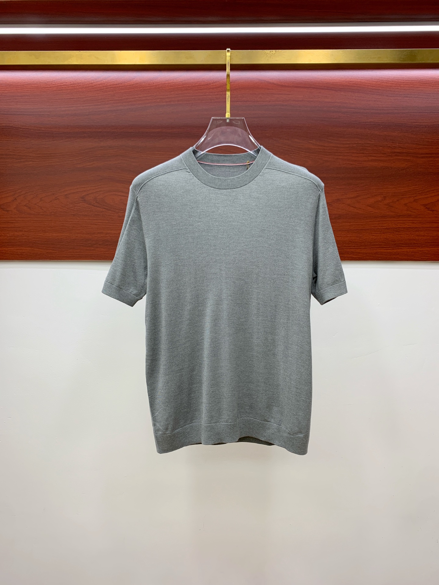 NO:649427,tb short-sleeved sweater 2025 autumn and winter latest series, 1:1 top replica at the counter, all in good condition!  Thick style, a must-have item for fashionistas!  Those who know the stuff should hurry up and get started. Fabric: cashmere 10, wool 60, spandex 30, size M-3XL, sweaters, T-shirt, alexander wang19860909tb 短袖毛衣 2025秋冬最新系列,专柜1:1顶级复刻,全品相！加厚款,潮人必备单品！懂货的老铁赶紧下手,面料羊绒10羊毛60氨纶30 尺码 M-3XL,,sweaters,T-shirt,alexander wang,Men's clothing