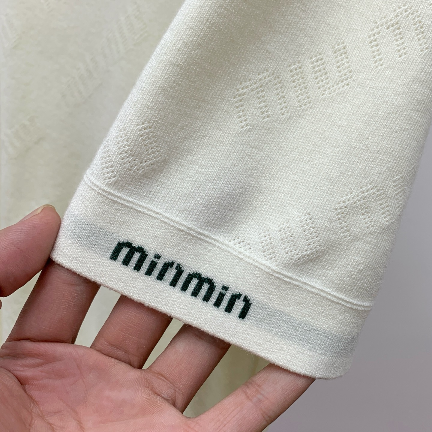 谬谬 miu miu 短袖毛衣 2025秋冬最新系列，专柜1:1顶级复刻，全品相！加厚款，潮人必备单品！