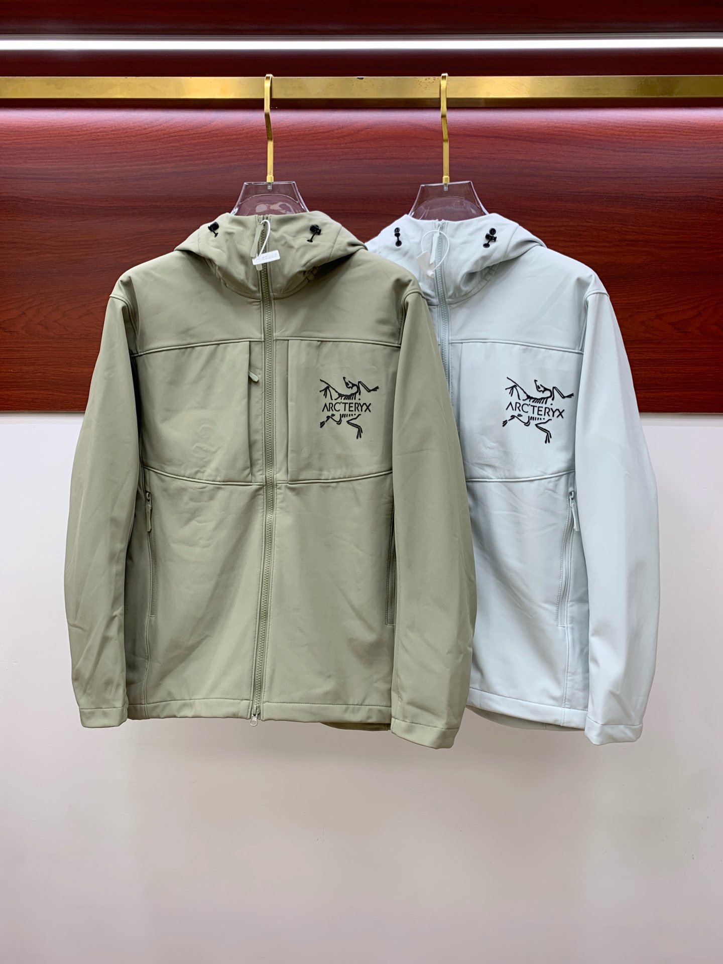 NO:550646,Archaeoptera Bird 25ss Early Autumn [New Product] Trench coat jacket popular, autumn and winter counter new casual and fashionable jacket!  Super avant-garde design style, delicate and comfortable, very light and not easy to wrinkle. Multiple craftsmanship The overall design is quite visual, the upper body is casual and stylish, with a certain degree of clarity, absolutely recommended to be at the most cutting-edge fashion temperament, a must-have for urban casualness. S-2xl, arc'teryx, jackets & coats, jackets & coats, alexander wang19860909始祖鸟25ss早秋【新品】风衣夹克外套爆款 秋冬专柜新款休闲时尚夹克外套！超前卫设计风格 细腻舒适 穿着非常轻便不易起皱.多重重工艺 整体的设计颇具视觉感,上身休闲有型,有一定的挺括度,绝对走在时尚最尖端的气质感推荐,都市休闲必备.码数S-2xl,arc'teryx,jackets & coats,jackets & coats,alexander wang,Men's clothing