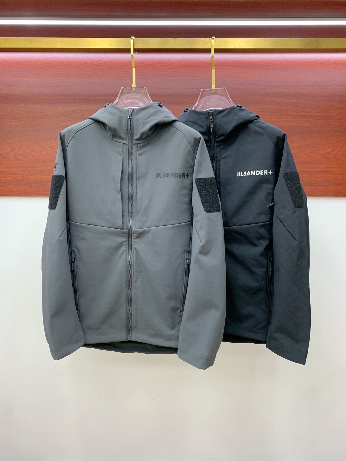 NO:550649,Archaeoptera Bird 25ss Early Autumn [New Product] Trench coat jacket popular, autumn and winter counter new casual and fashionable jacket!  Super avant-garde design style, delicate and comfortable, very light and not easy to wrinkle. Multiple craftsmanship The overall design is quite visual, the upper body is casual and stylish, with a certain degree of clarity, absolutely recommended to be at the most cutting-edge fashion temperament, a must-have for urban casualness. Code number M-3XL, arc'teryx, jackets & coats, jackets & coats, alexander wang19860909始祖鸟25ss早秋【新品】风衣夹克外套爆款 秋冬专柜新款休闲时尚夹克外套！超前卫设计风格 细腻舒适 穿着非常轻便不易起皱.多重重工艺 整体的设计颇具视觉感,上身休闲有型,有一定的挺括度,绝对走在时尚最尖端的气质感推荐,都市休闲必备.码数M-3XL,arc'teryx,jackets & coats,jackets & coats,alexander wang,Men's clothing