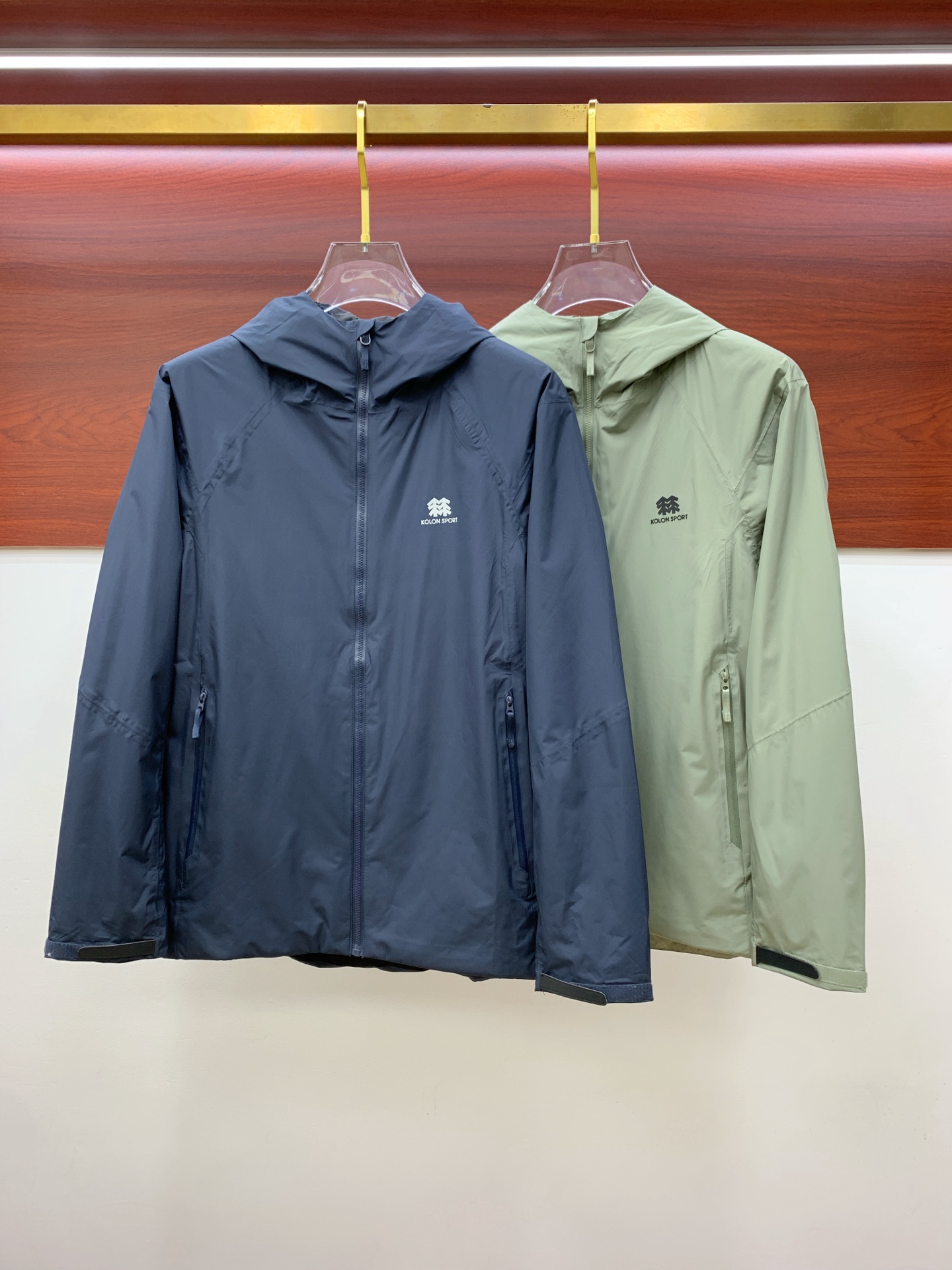 NO:550640,Kolon 25ss early autumn [new product] windbreaker jacket hot style new casual fashion jacket autumn and winter counter!  Ultra-avant-garde design style, delicate and comfortable, very light to wear and not easy to wrinkle. Multiple craftsmanship. The overall design is quite visual. The upper body is casual and stylish, with a certain degree of stiffness. It is definitely at the forefront of fashion. It is recommended for urban leisure. Size S-2xl,,jackets & coats,jackets & coats,alexander wang19860909可隆25ss早秋【新品】风衣夹克外套爆款 秋冬专柜新款休闲时尚夹克外套！超前卫设计风格 细腻舒适 穿着非常轻便不易起皱.多重重工艺 整体的设计颇具视觉感,上身休闲有型,有一定的挺括度,绝对走在时尚最尖端的气质感推荐,都市休闲必备.码数S-2xl,,jackets & coats,jackets & coats,alexander wang,Men's clothing