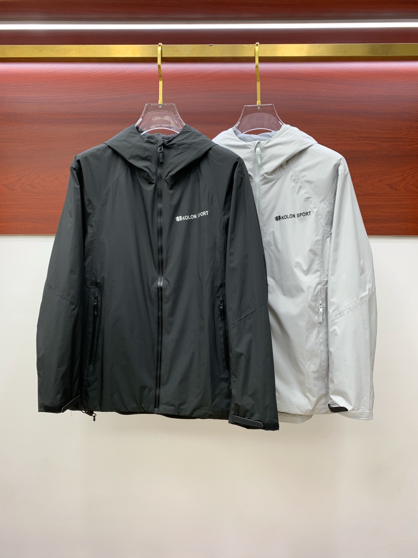 NO:550637,Kelong 25ss early autumn [new product] windbreaker jacket jacket popular, autumn and winter counter new casual and fashionable jacket jacket!  Super avant-garde design style, delicate and comfortable, very light and not easy to wrinkle. Multiple craftsmanship The overall design is quite visual, the upper body is casual and stylish, with a certain degree of clarity, absolutely recommended to be at the most cutting-edge fashion temperament, a must-have for urban casualness. Code number M-3XL,, jackets & coats, jackets & coats, alexander wang19860909可隆25ss早秋【新品】风衣夹克外套爆款 秋冬专柜新款休闲时尚夹克外套！超前卫设计风格 细腻舒适 穿着非常轻便不易起皱.多重重工艺 整体的设计颇具视觉感,上身休闲有型,有一定的挺括度,绝对走在时尚最尖端的气质感推荐,都市休闲必备.码数M-3XL,,jackets & coats,jackets & coats,alexander wang,Men's clothing