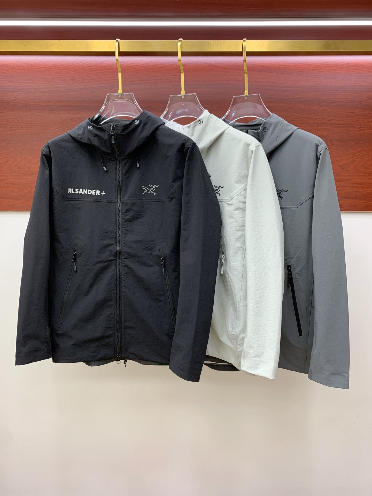 NO:550634,Archaeoptera Bird 25ss Early Autumn [New Product] Trench coat jacket popular, autumn and winter counter new casual and fashionable jacket!  Super avant-garde design style, delicate and comfortable, very light and not easy to wrinkle. Multiple craftsmanship The overall design is quite visual, the upper body is casual and stylish, with a certain degree of clarity, absolutely recommended to be at the most cutting-edge fashion temperament, a must-have for urban casualness. S-2xl, arc'teryx, jackets & coats, jackets & coats, alexander wang19860909始祖鸟25ss早秋【新品】风衣夹克外套爆款 秋冬专柜新款休闲时尚夹克外套！超前卫设计风格 细腻舒适 穿着非常轻便不易起皱.多重重工艺 整体的设计颇具视觉感,上身休闲有型,有一定的挺括度,绝对走在时尚最尖端的气质感推荐,都市休闲必备.码数S-2xl,arc'teryx,jackets & coats,jackets & coats,alexander wang,Men's clothing