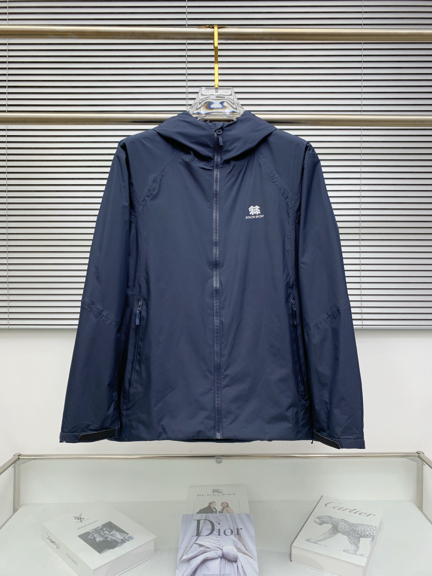 NO:569339,Kolon 25ss early autumn [new product] windbreaker jacket hot style new casual fashion jacket autumn and winter counter!  Ultra-avant-garde design style, delicate and comfortable, very light to wear and not easy to wrinkle. Multiple craftsmanship. The overall design is quite visual. The upper body is casual and stylish, with a certain degree of stiffness. It is definitely at the forefront of fashion. It is recommended for urban leisure. Size M-3XL,,jackets & coats,jackets & coats,alexander wang19860909可隆25ss早秋【新品】风衣夹克外套爆款 秋冬专柜新款休闲时尚夹克外套！超前卫设计风格 细腻舒适 穿着非常轻便不易起皱.多重重工艺 整体的设计颇具视觉感,上身休闲有型,有一定的挺括度,绝对走在时尚最尖端的气质感推荐,都市休闲必备.码数M-3XL,,jackets & coats,jackets & coats,alexander wang,Men's clothing