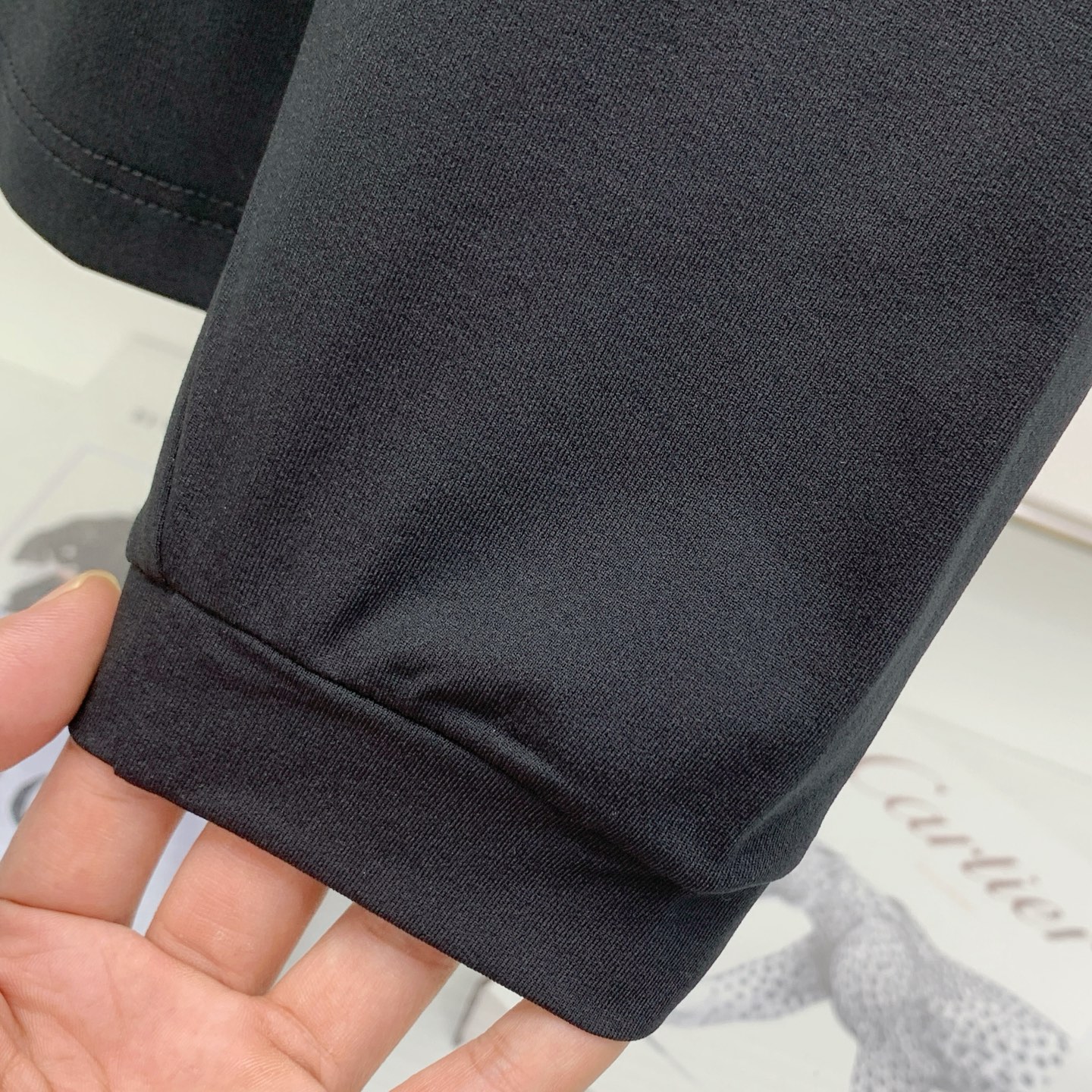 供货价:80💰『常熟热销篇章』顶级贸易货,工厂1:1定制,原包装+原吊牌
凯乐石新款 经典立体硅胶压印 功能性面料 纯色长袖卫衣T恤 三标齐全
颜色：黑色
码数:m到4xl







